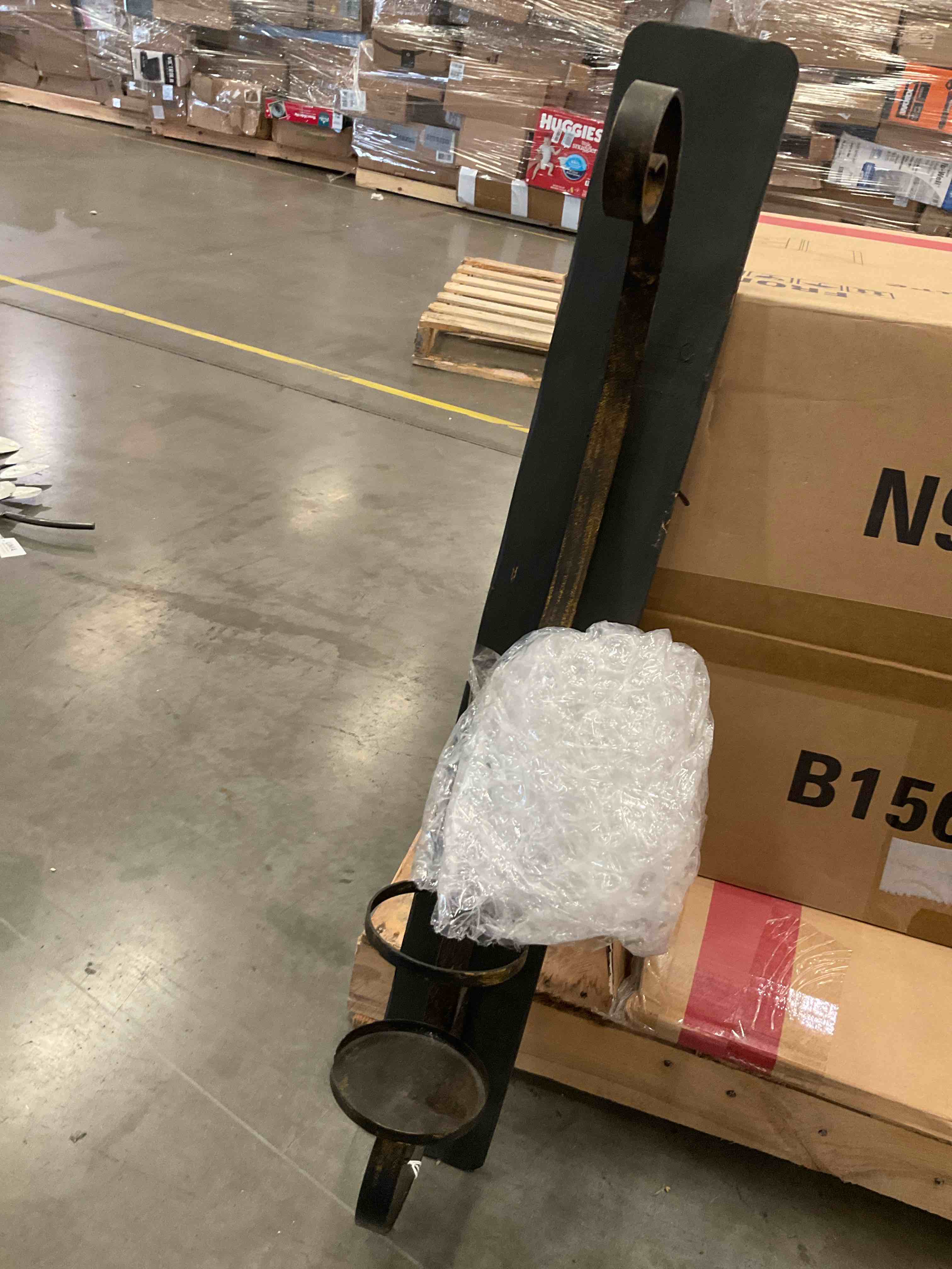 https://s3.amazonaws.com/lotting-images-prod/bidfta/PNK2444399_1750357568062.jpeg