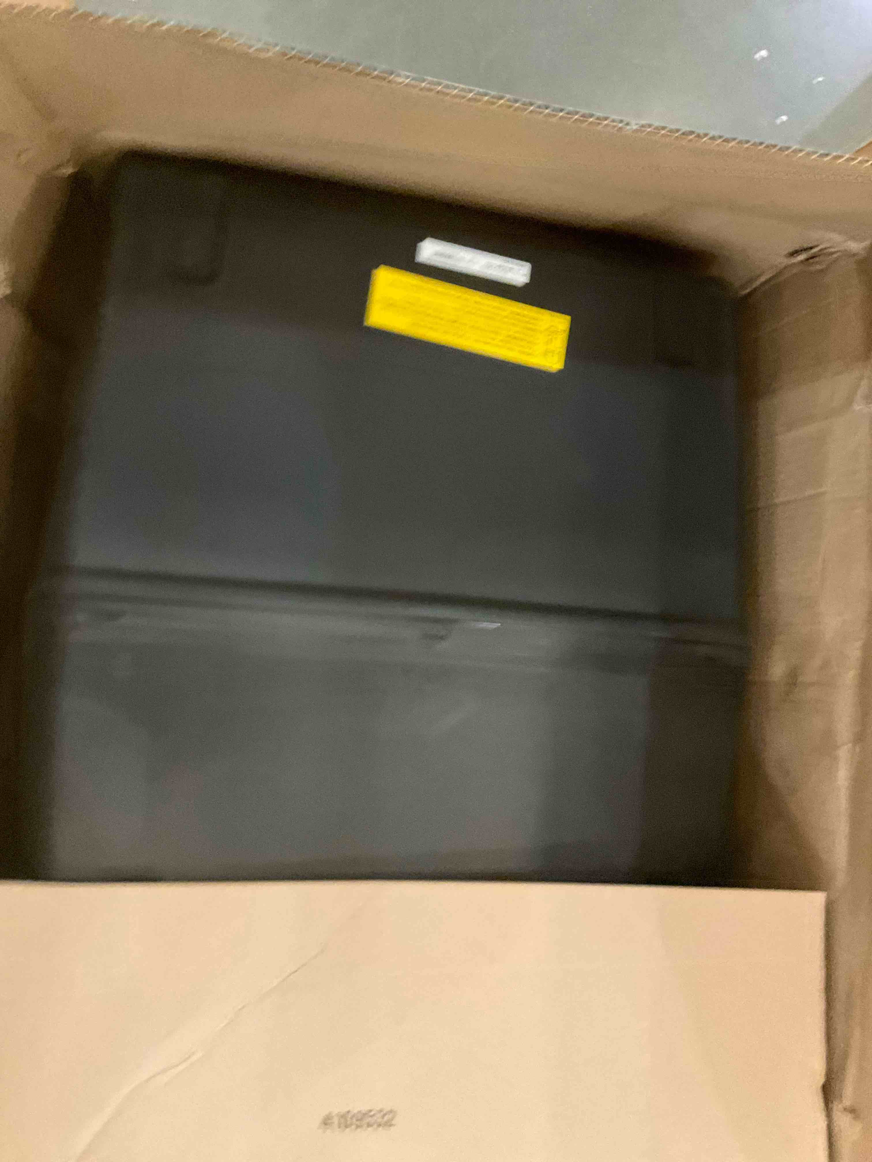 https://s3.amazonaws.com/lotting-images-prod/bidfta/PNK2444528_1750354994326.jpeg