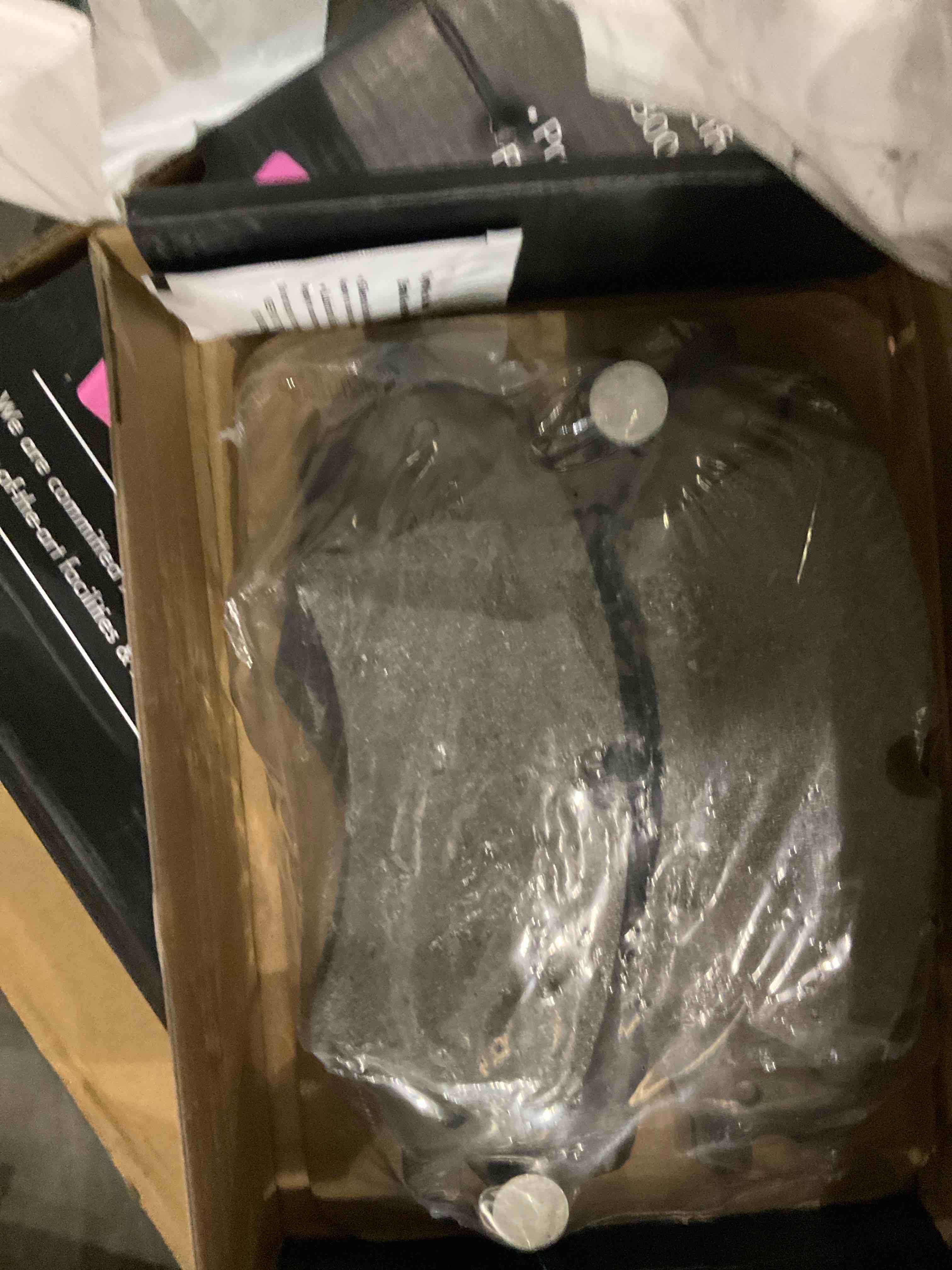 https://s3.amazonaws.com/lotting-images-prod/bidfta/PNK2444663_1750422096139.jpeg