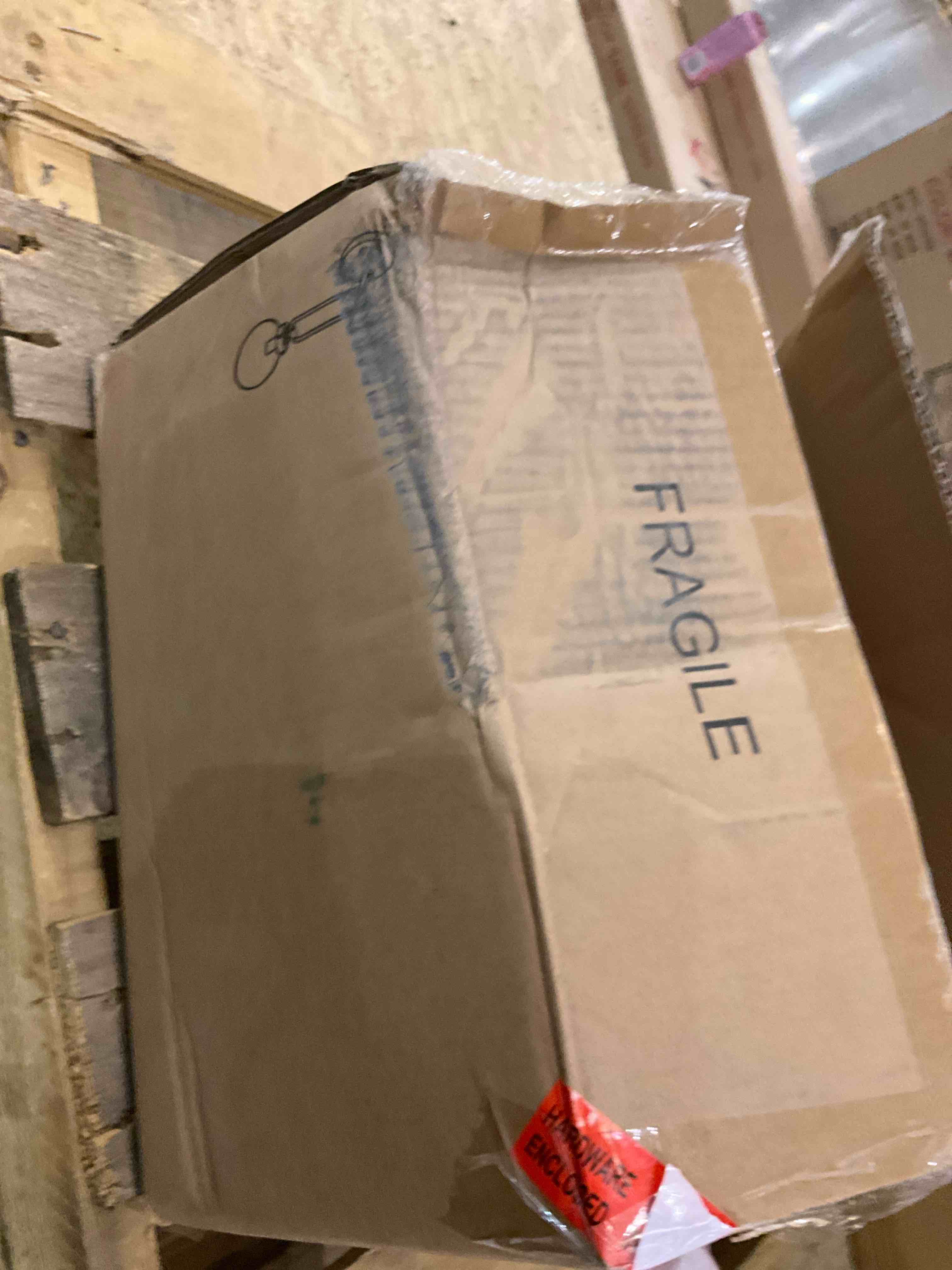 https://s3.amazonaws.com/lotting-images-prod/bidfta/PNK2444686_1750426692591.jpeg