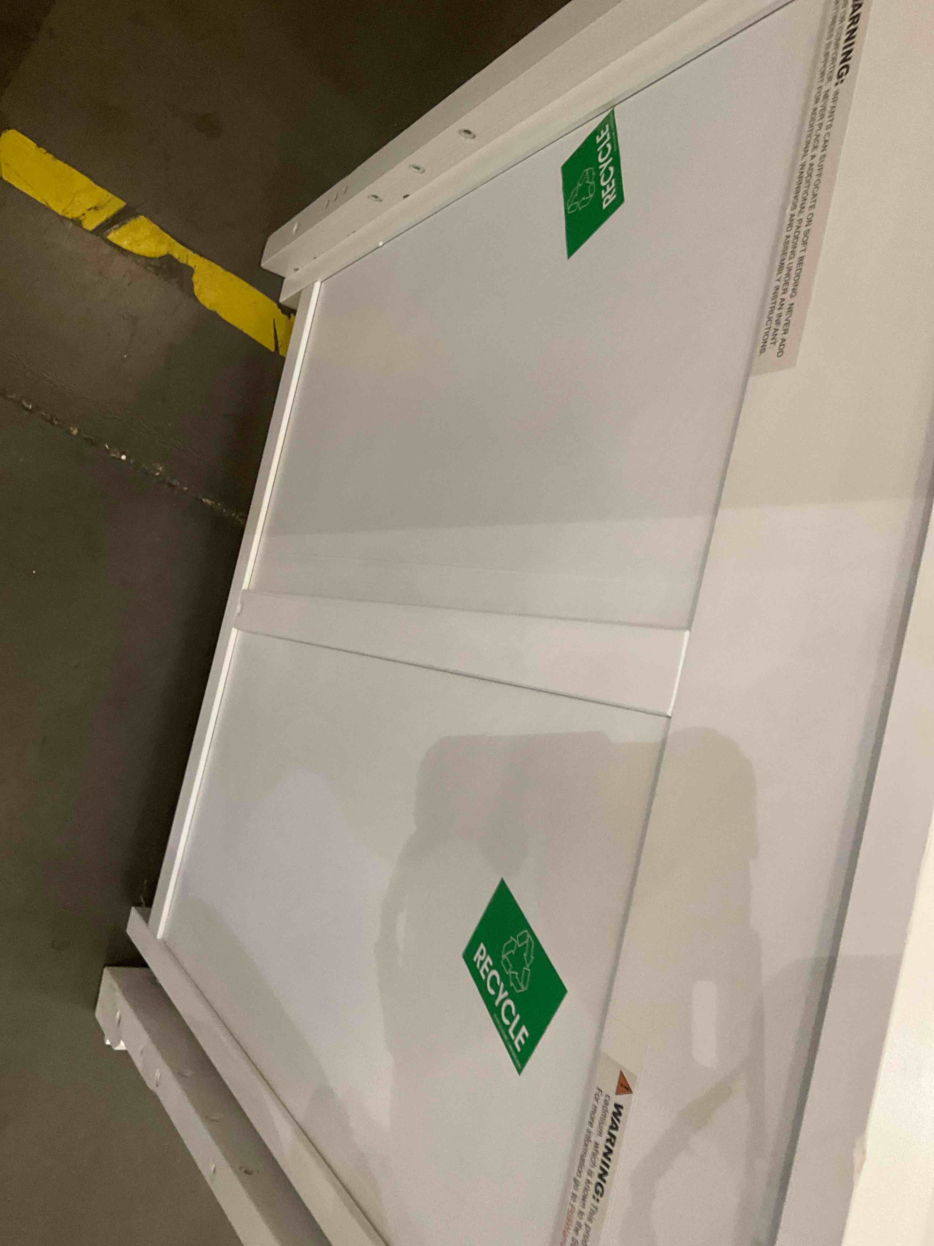 https://s3.amazonaws.com/lotting-images-prod/bidfta/PNK2444742_1750433085207.jpeg