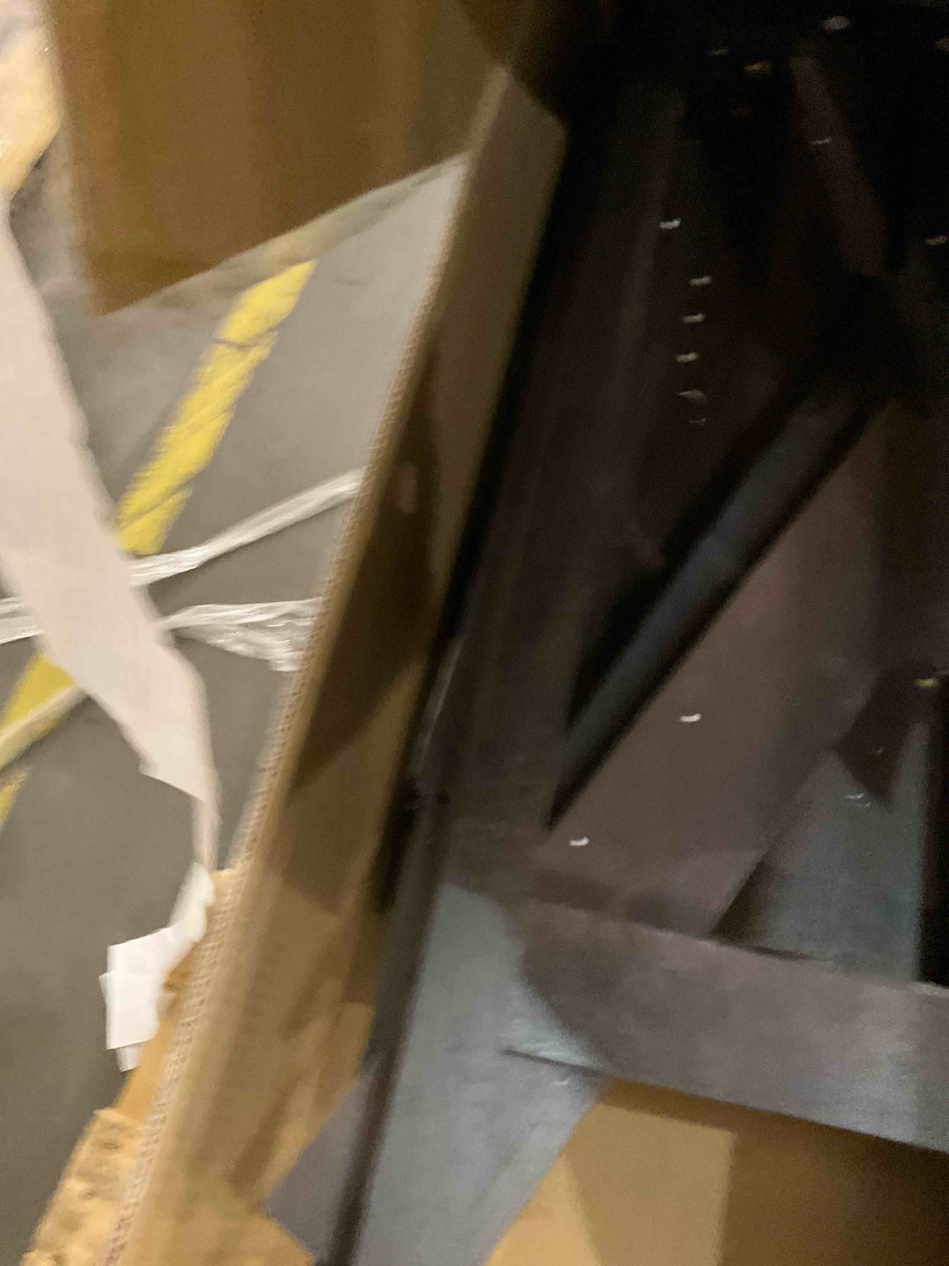 https://s3.amazonaws.com/lotting-images-prod/bidfta/PNK2444977_1750678774915.jpeg