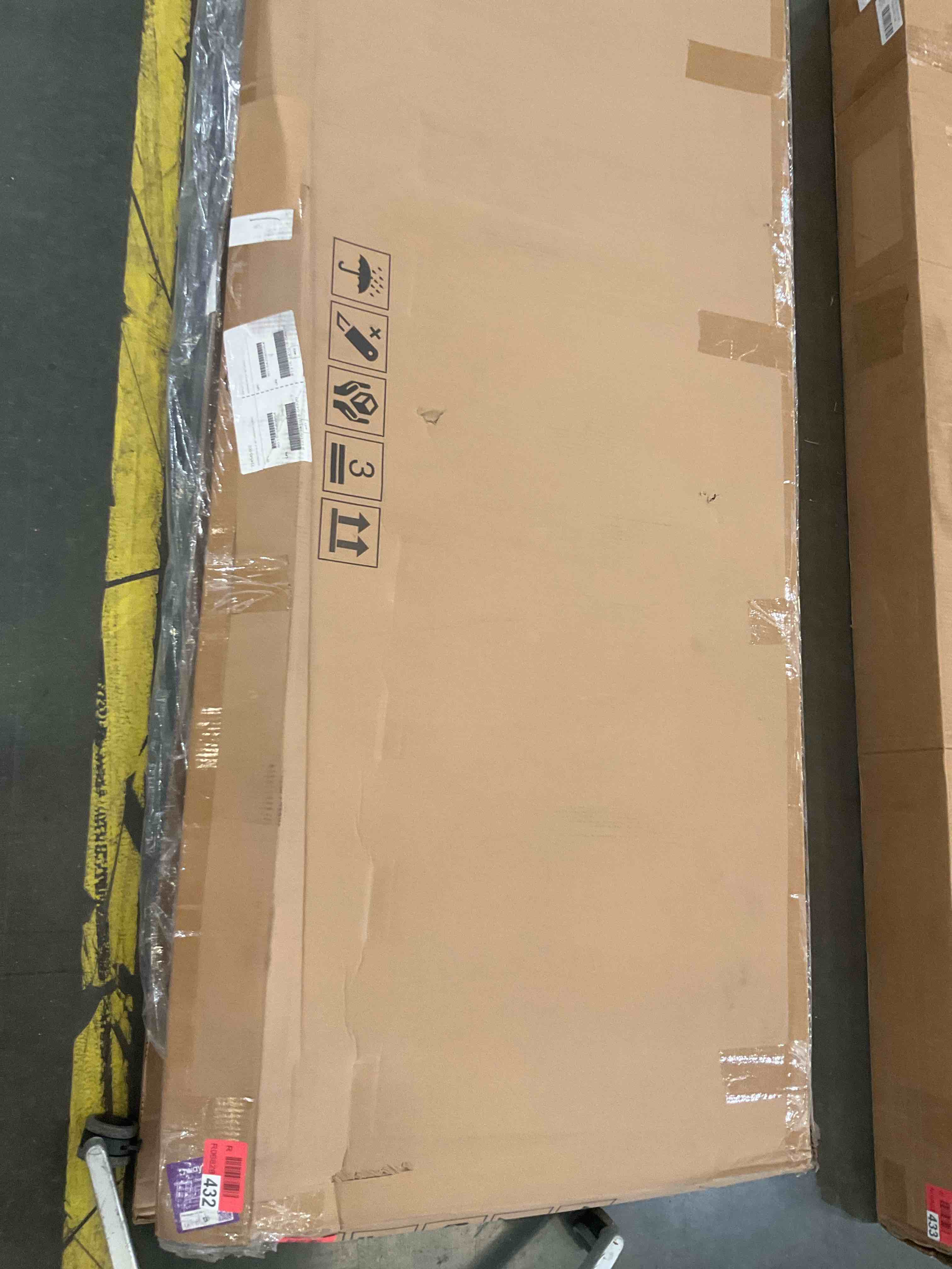 https://s3.amazonaws.com/lotting-images-prod/bidfta/PNK2445208_1750783321091.jpeg
