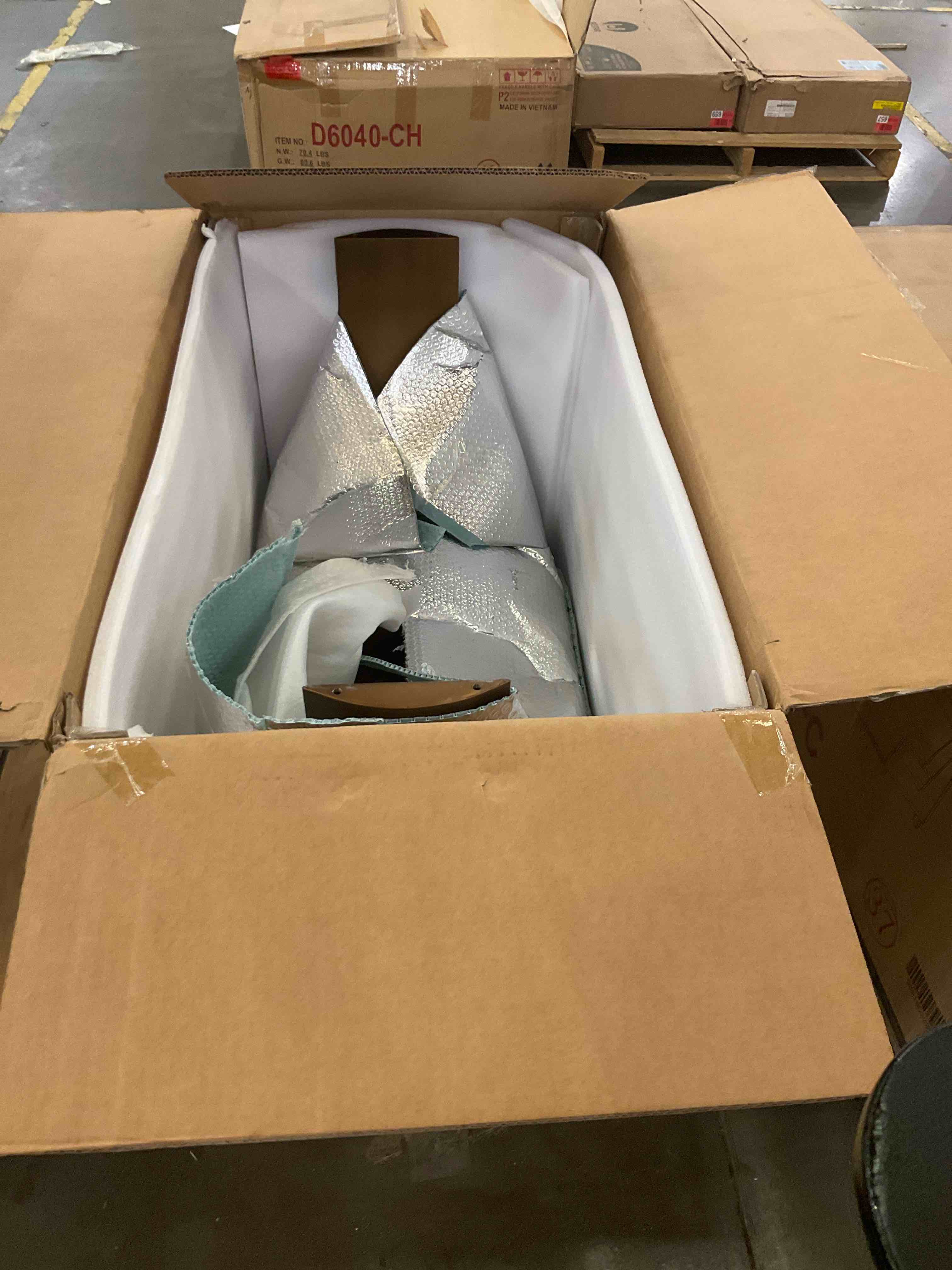 https://s3.amazonaws.com/lotting-images-prod/bidfta/PNK2445217_1750778539935.jpeg