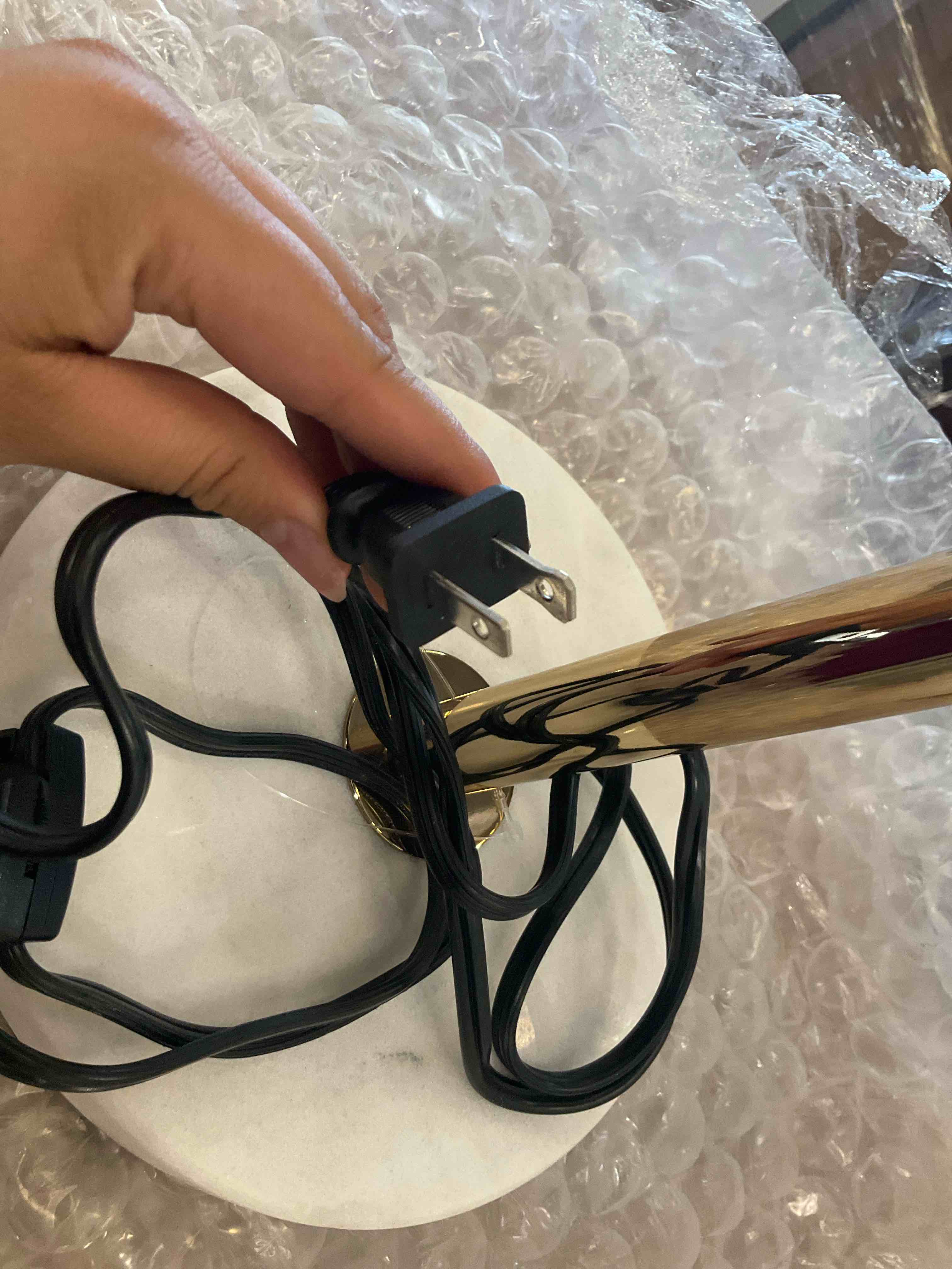 https://s3.amazonaws.com/lotting-images-prod/bidfta/PNK2445368_1750792552811.jpeg