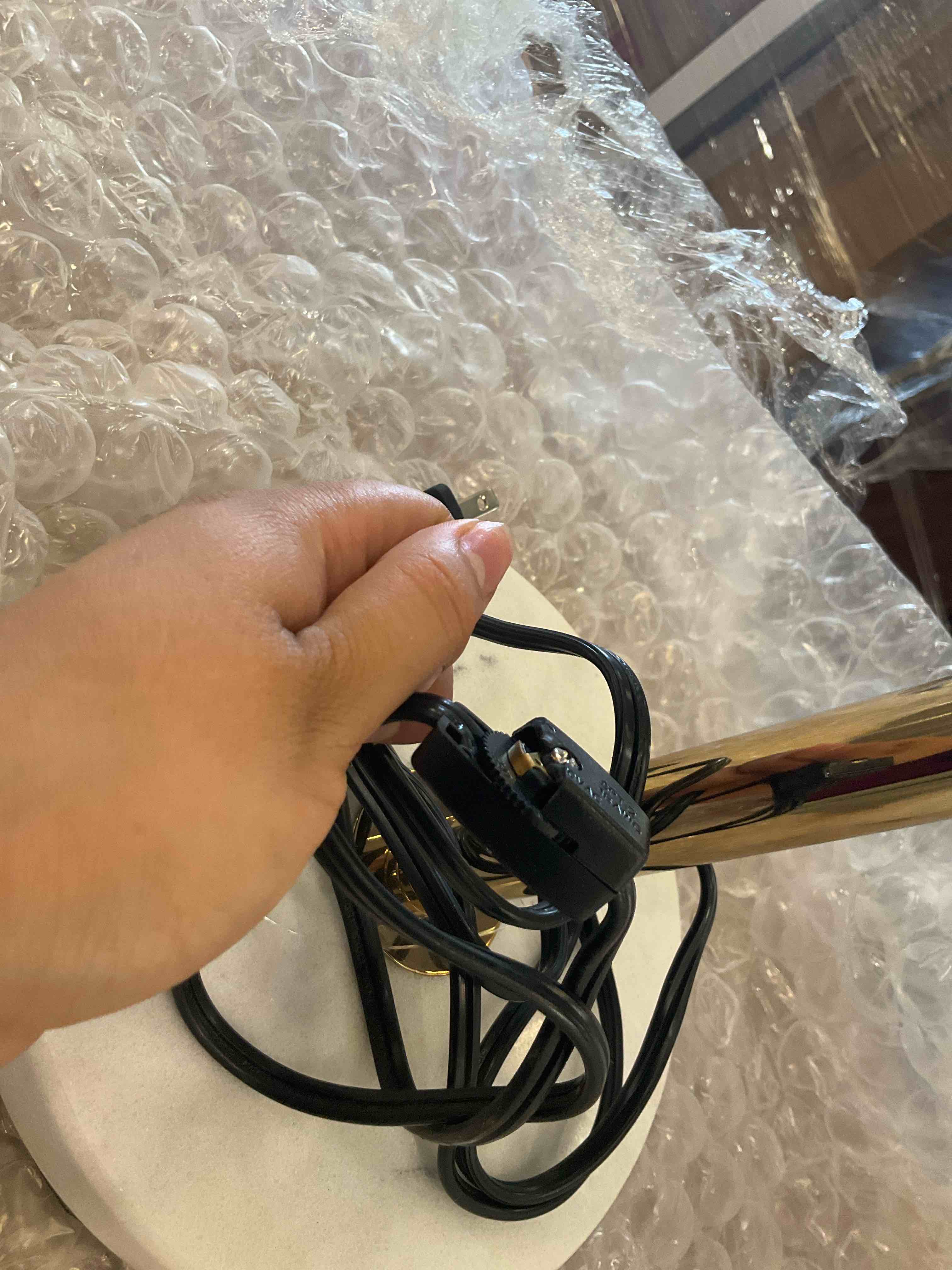 https://s3.amazonaws.com/lotting-images-prod/bidfta/PNK2445368_1750792563491.jpeg