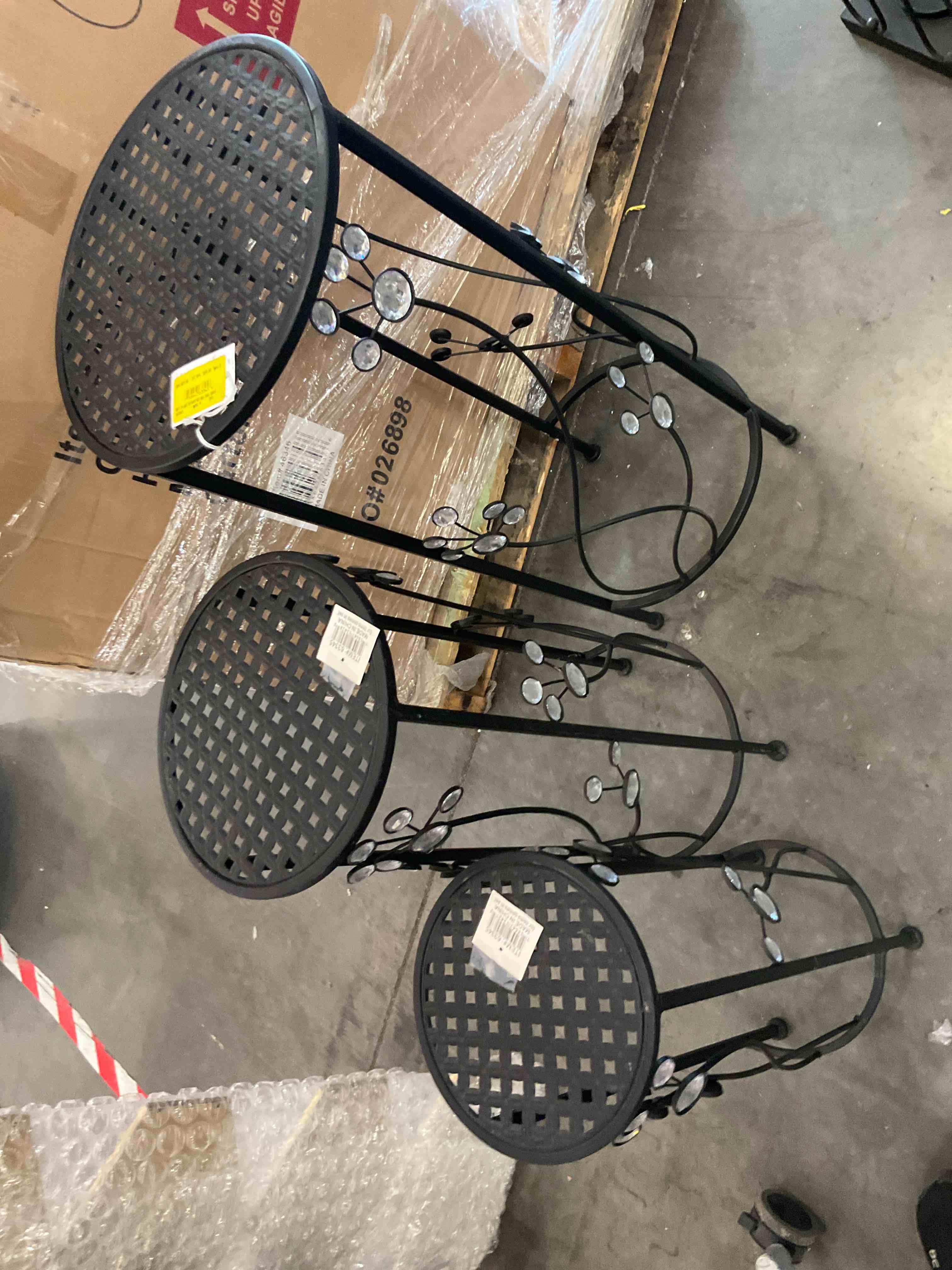 https://s3.amazonaws.com/lotting-images-prod/bidfta/PNK2445406_1750864488851.jpeg