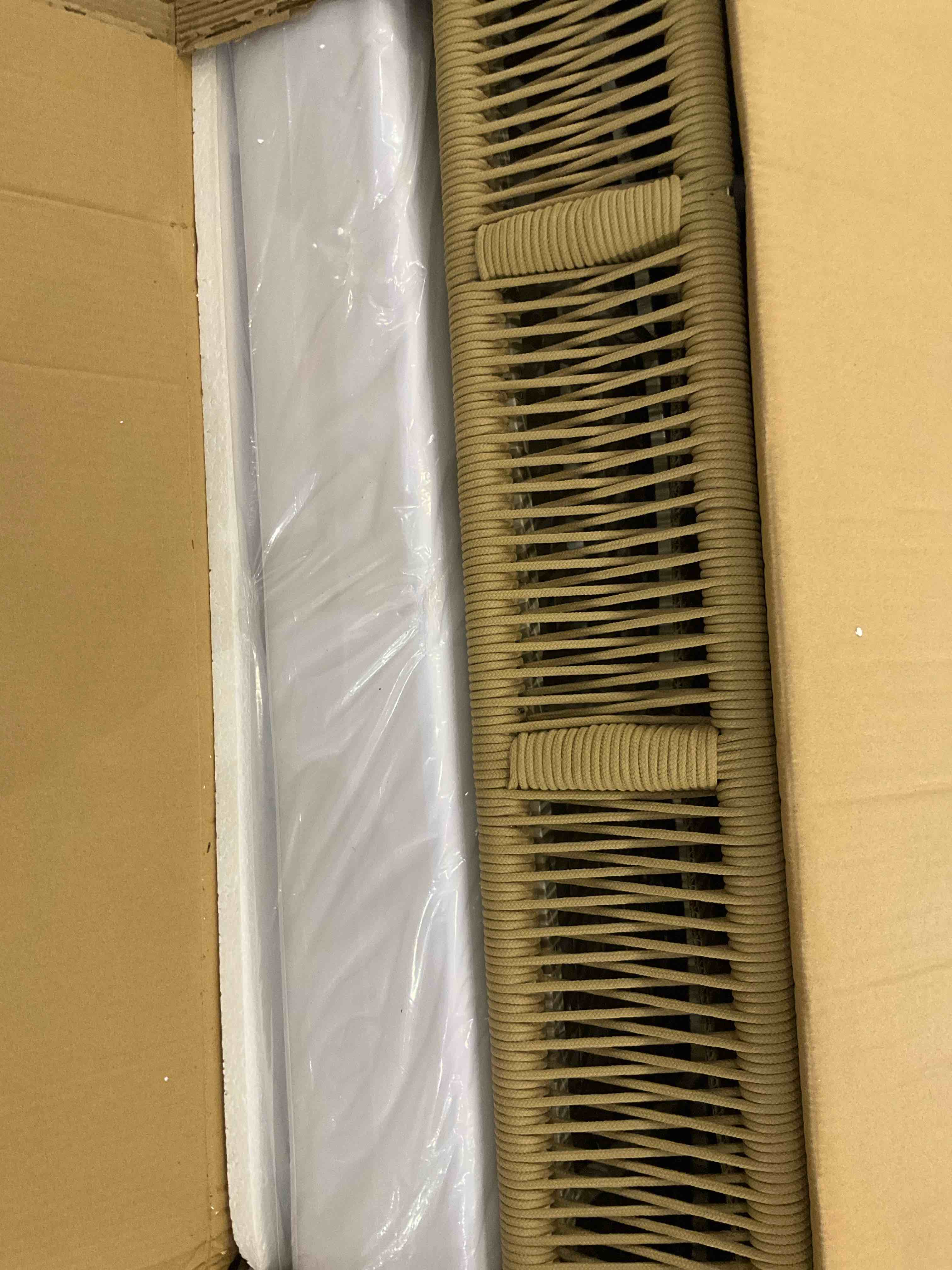 https://s3.amazonaws.com/lotting-images-prod/bidfta/PNK2445504_1750944941165.jpeg