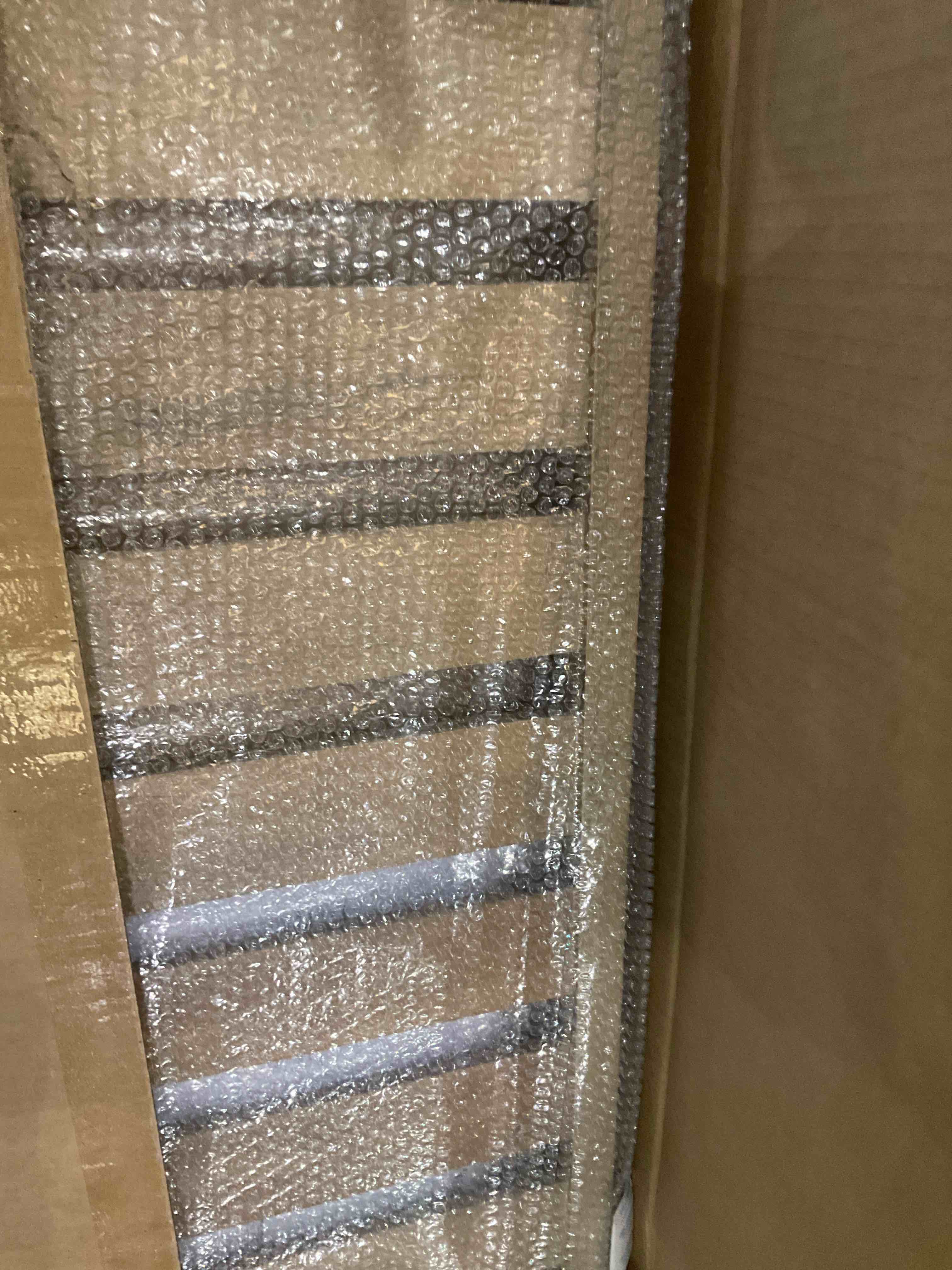 https://s3.amazonaws.com/lotting-images-prod/bidfta/PNK2445582_1750952766498.jpeg