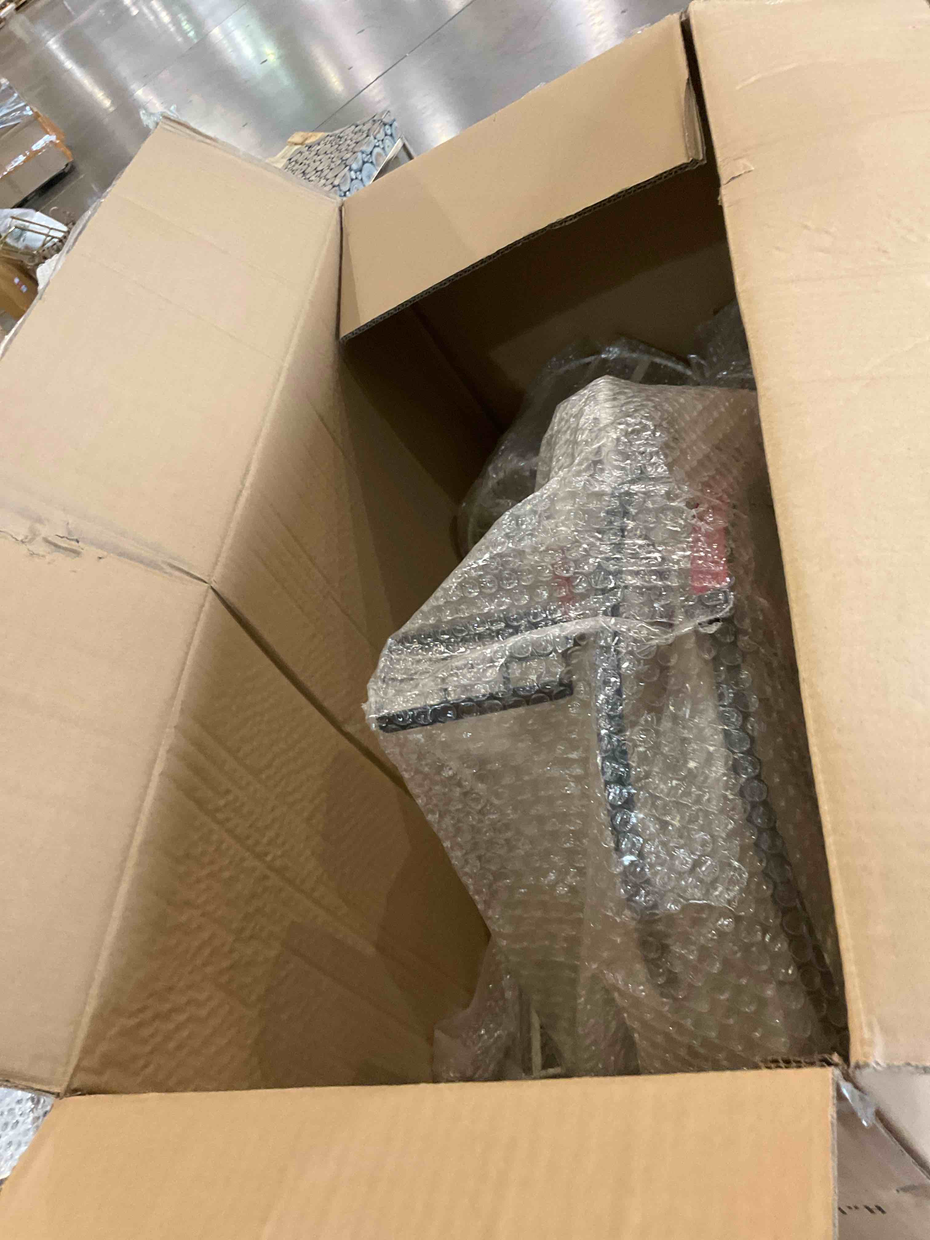https://s3.amazonaws.com/lotting-images-prod/bidfta/PNK2445629_1750952635870.jpeg