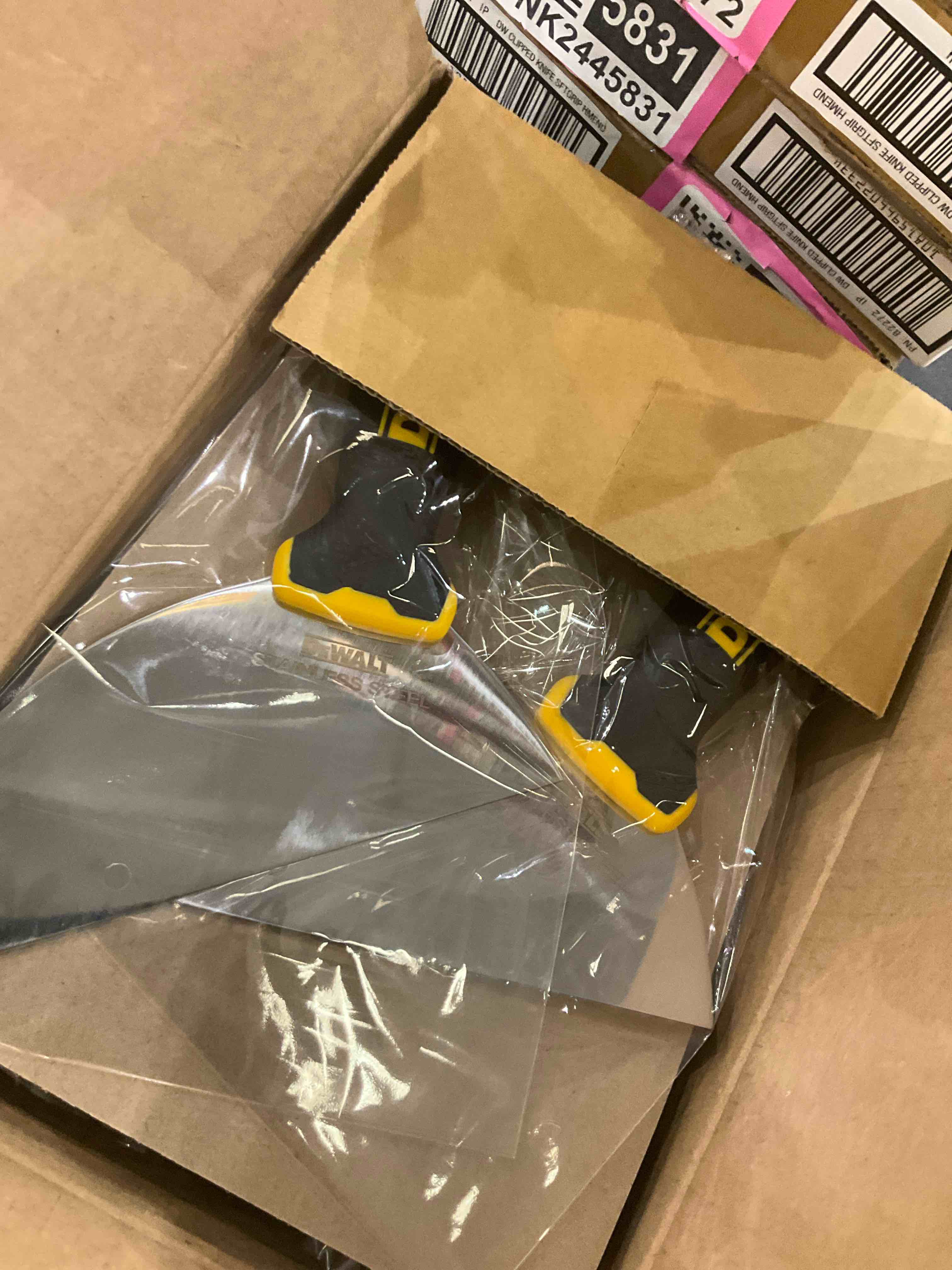 https://s3.amazonaws.com/lotting-images-prod/bidfta/PNK2445831_1751303780307.jpeg