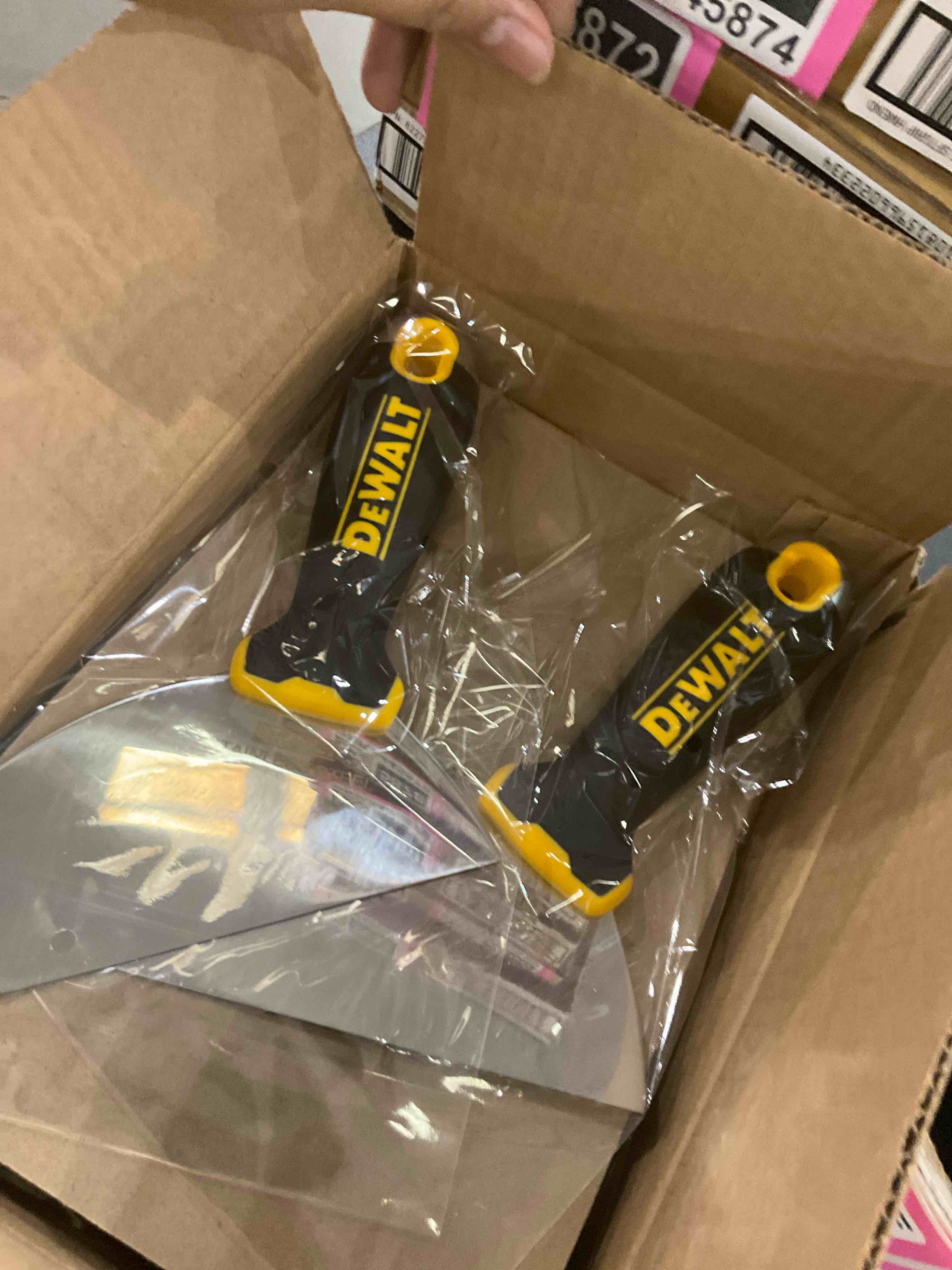 https://s3.amazonaws.com/lotting-images-prod/bidfta/PNK2445831_1751303782311.jpeg