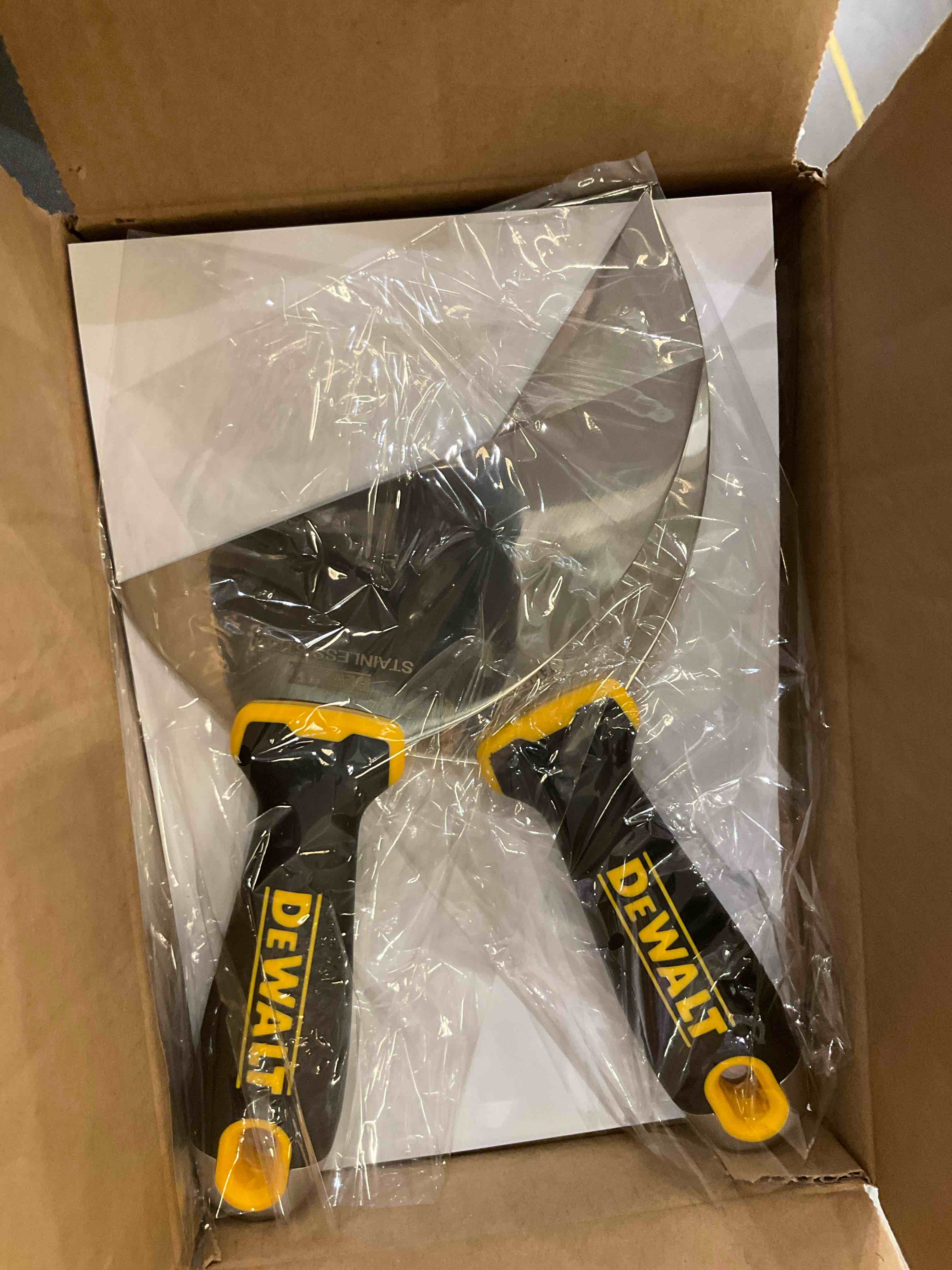 https://s3.amazonaws.com/lotting-images-prod/bidfta/PNK2445837_1751299149913.jpeg