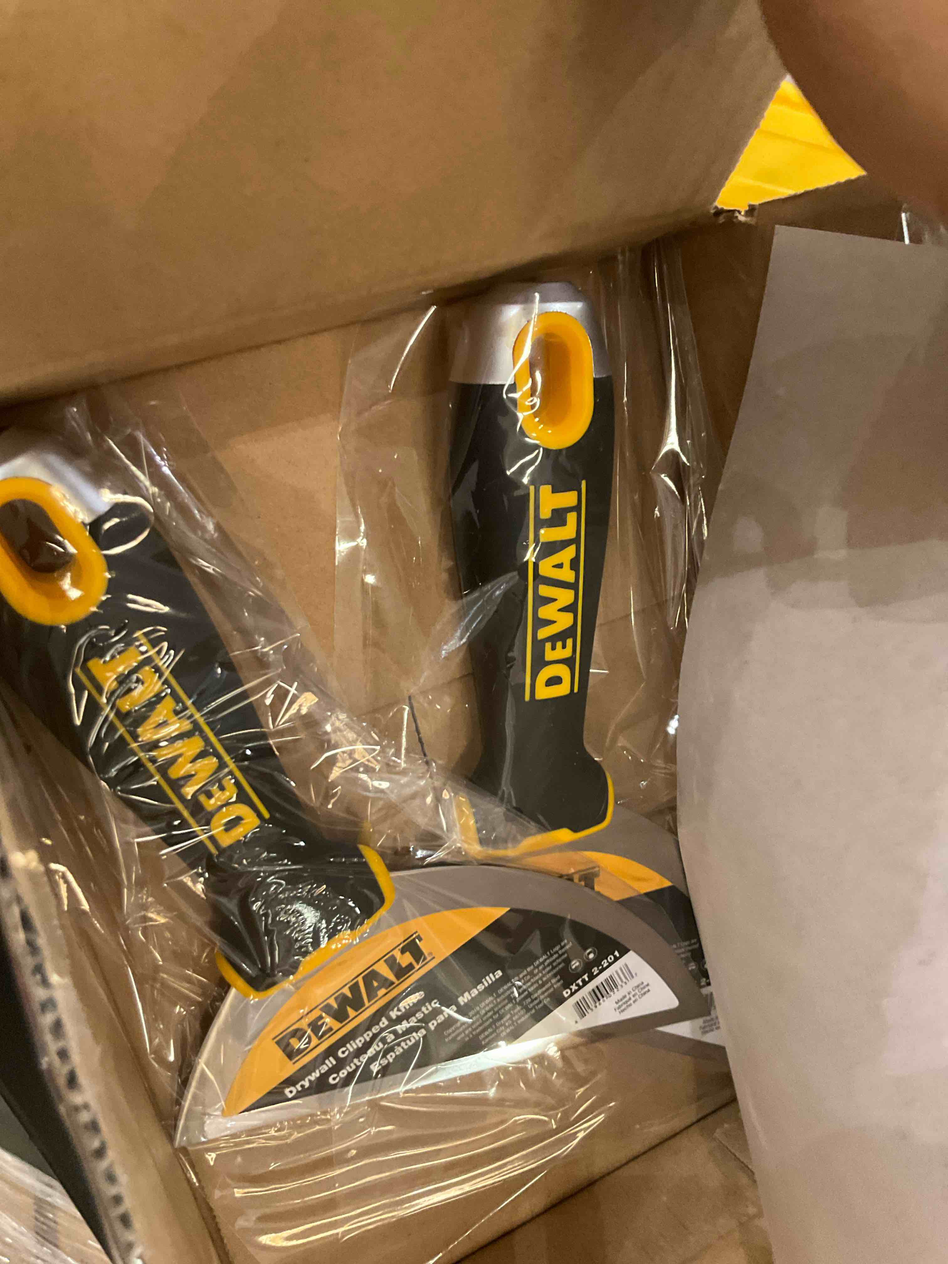 https://s3.amazonaws.com/lotting-images-prod/bidfta/PNK2445837_1751299153599.jpeg