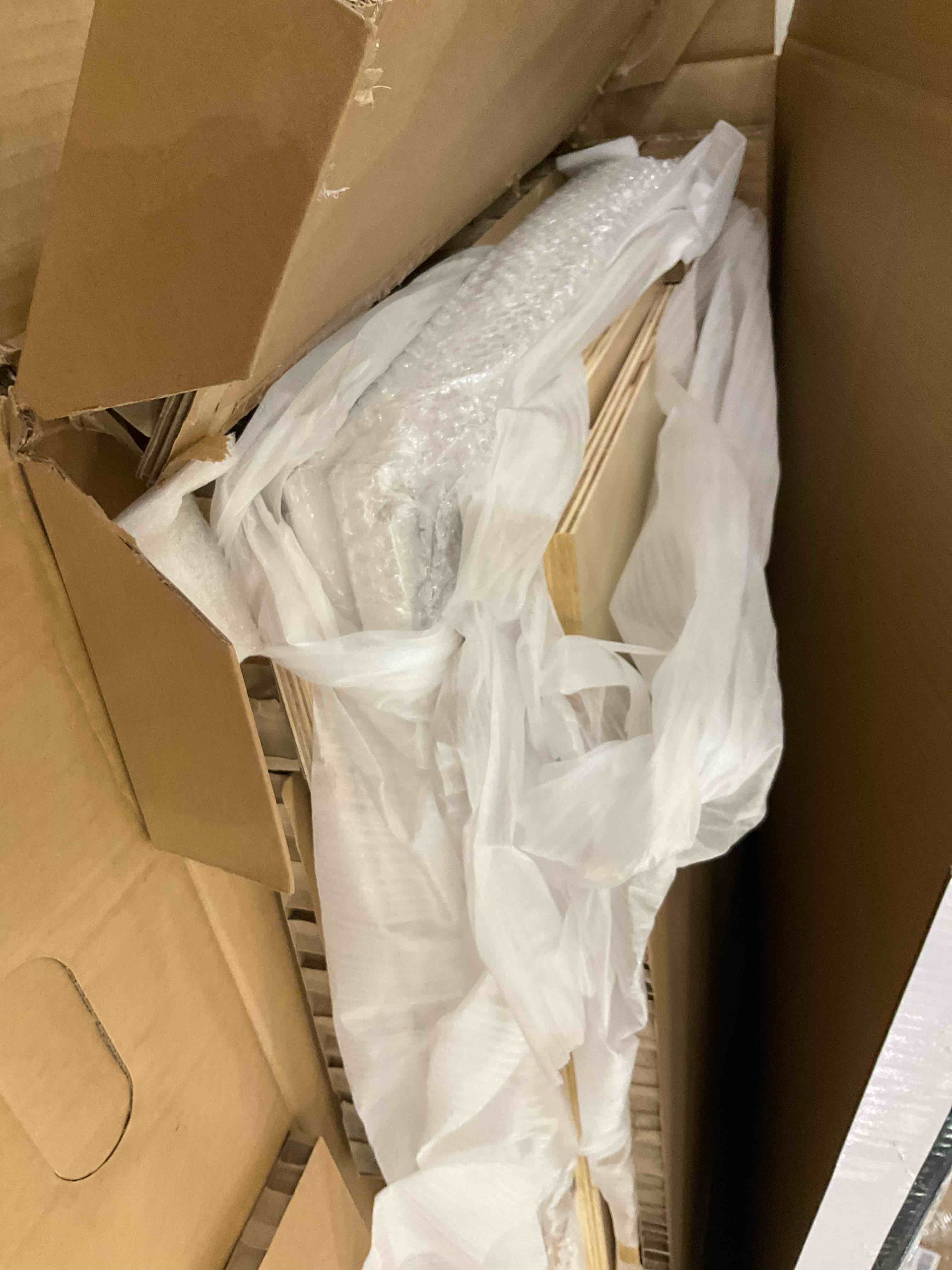 https://s3.amazonaws.com/lotting-images-prod/bidfta/PNK2445981_1751309776930.jpeg