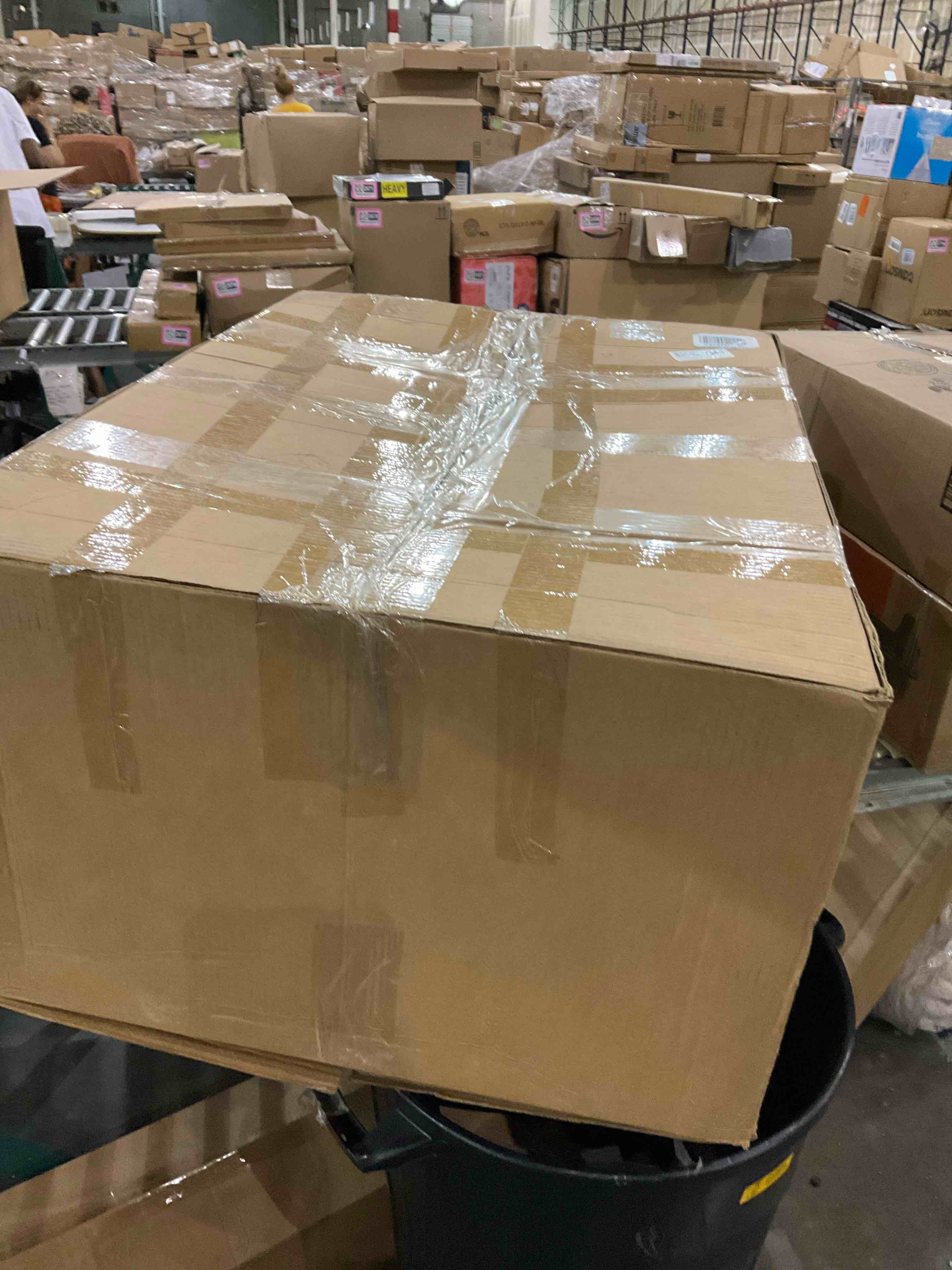 https://s3.amazonaws.com/lotting-images-prod/bidfta/PNK2446702_1749124994979.jpeg