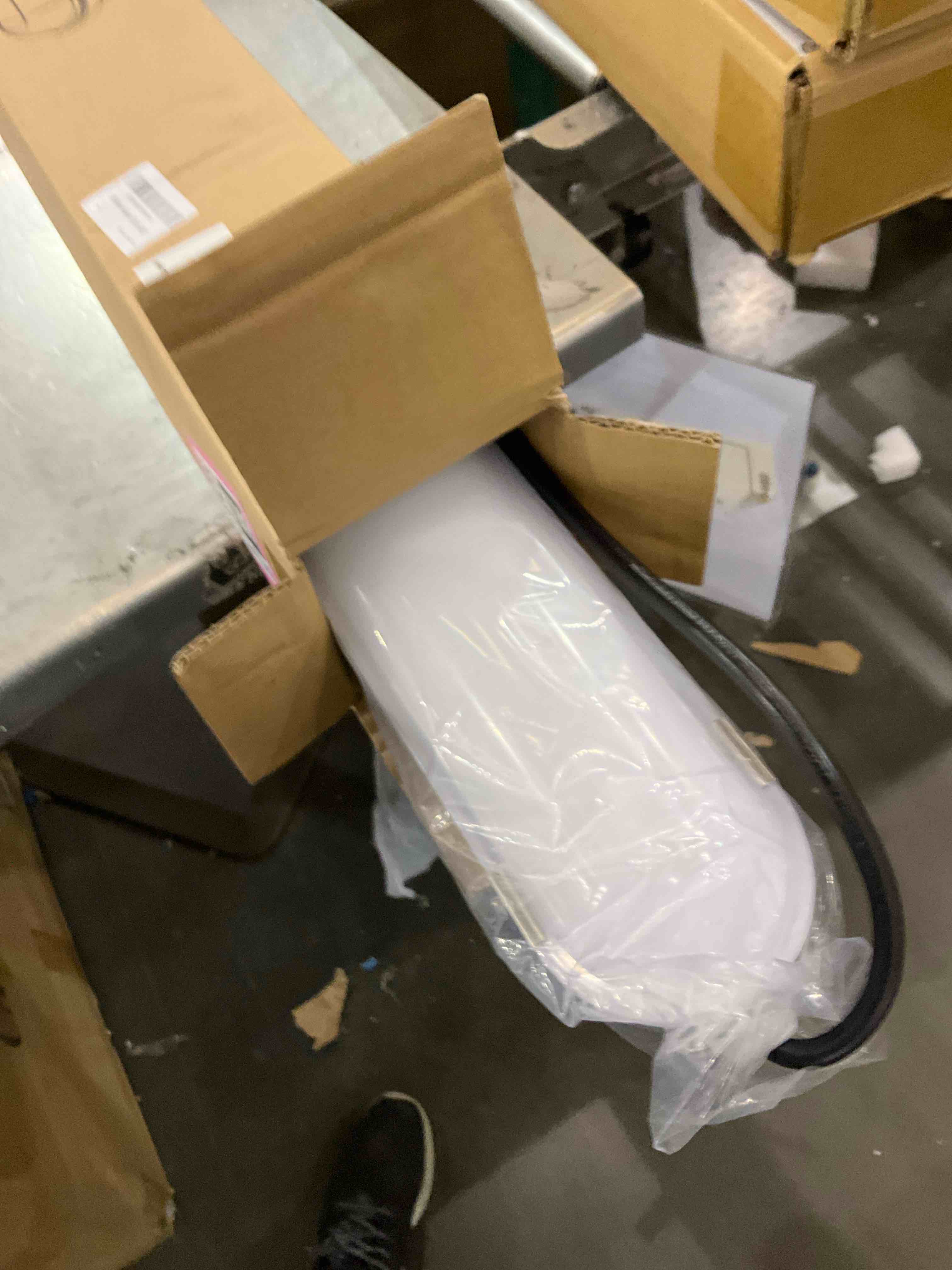 https://s3.amazonaws.com/lotting-images-prod/bidfta/PNK2447334_1749228550018.jpeg