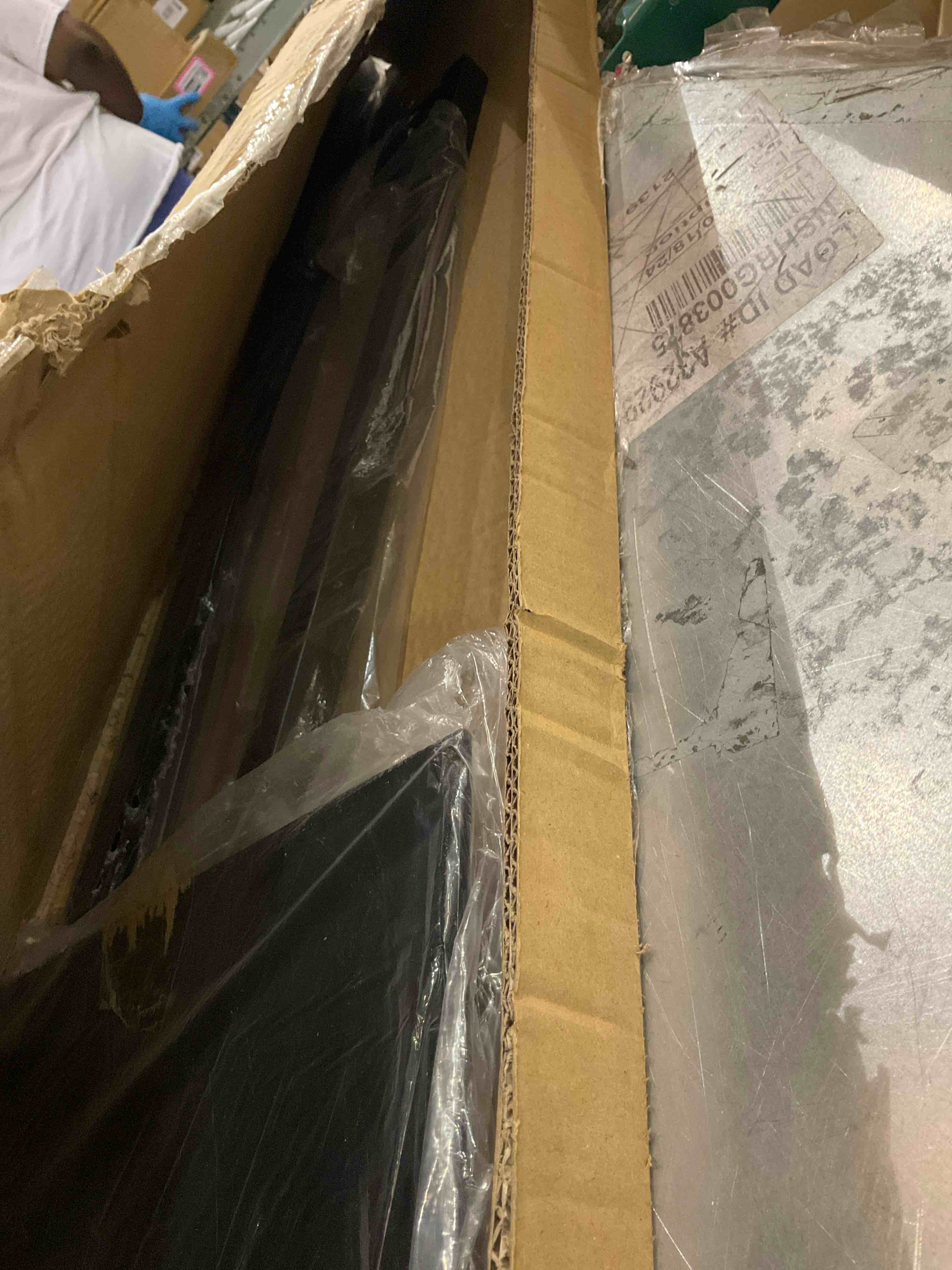 https://s3.amazonaws.com/lotting-images-prod/bidfta/PNK2448906_1749650425006.jpeg