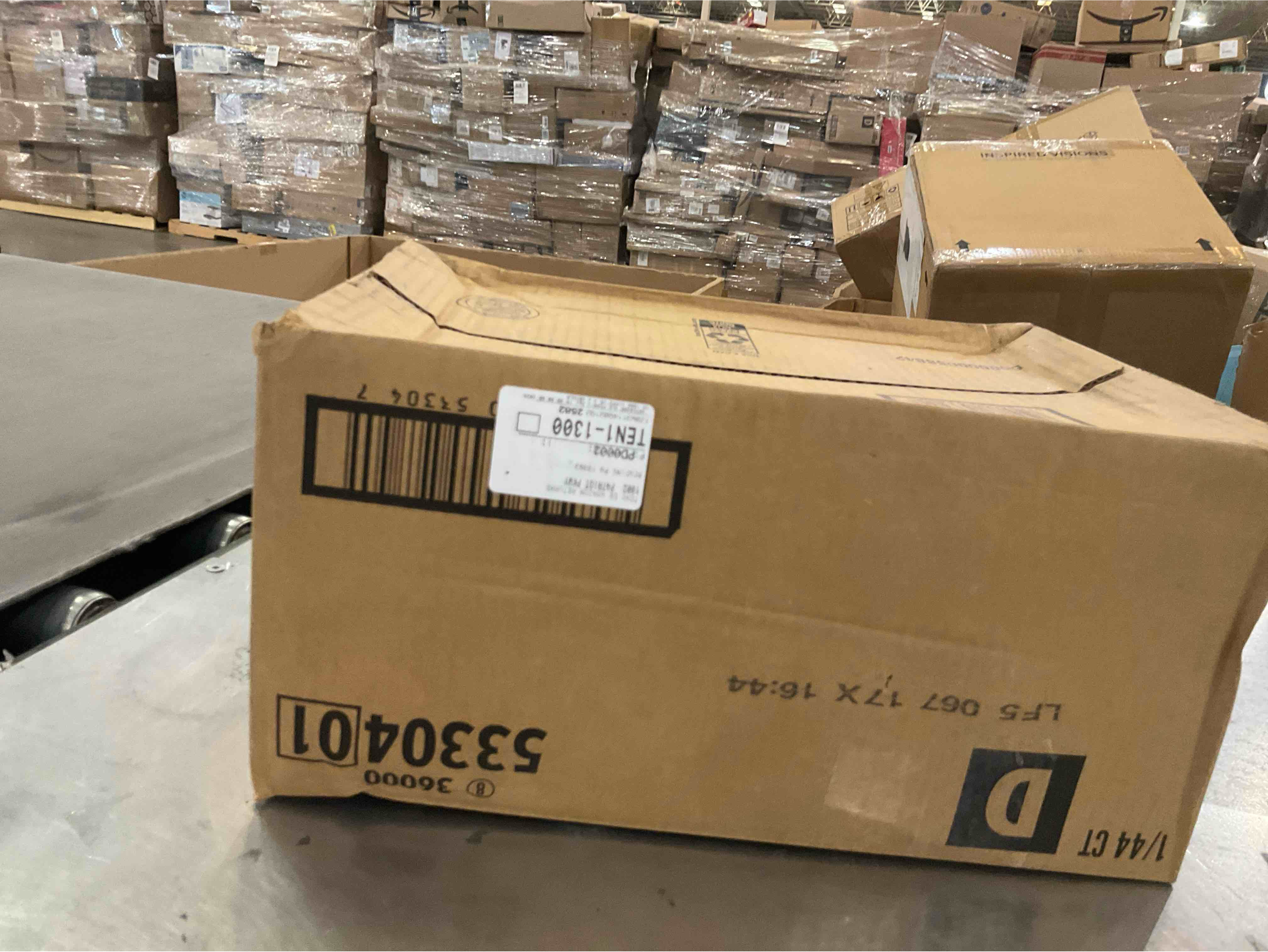 https://s3.amazonaws.com/lotting-images-prod/bidfta/PNK2449040_1748961775466.jpeg