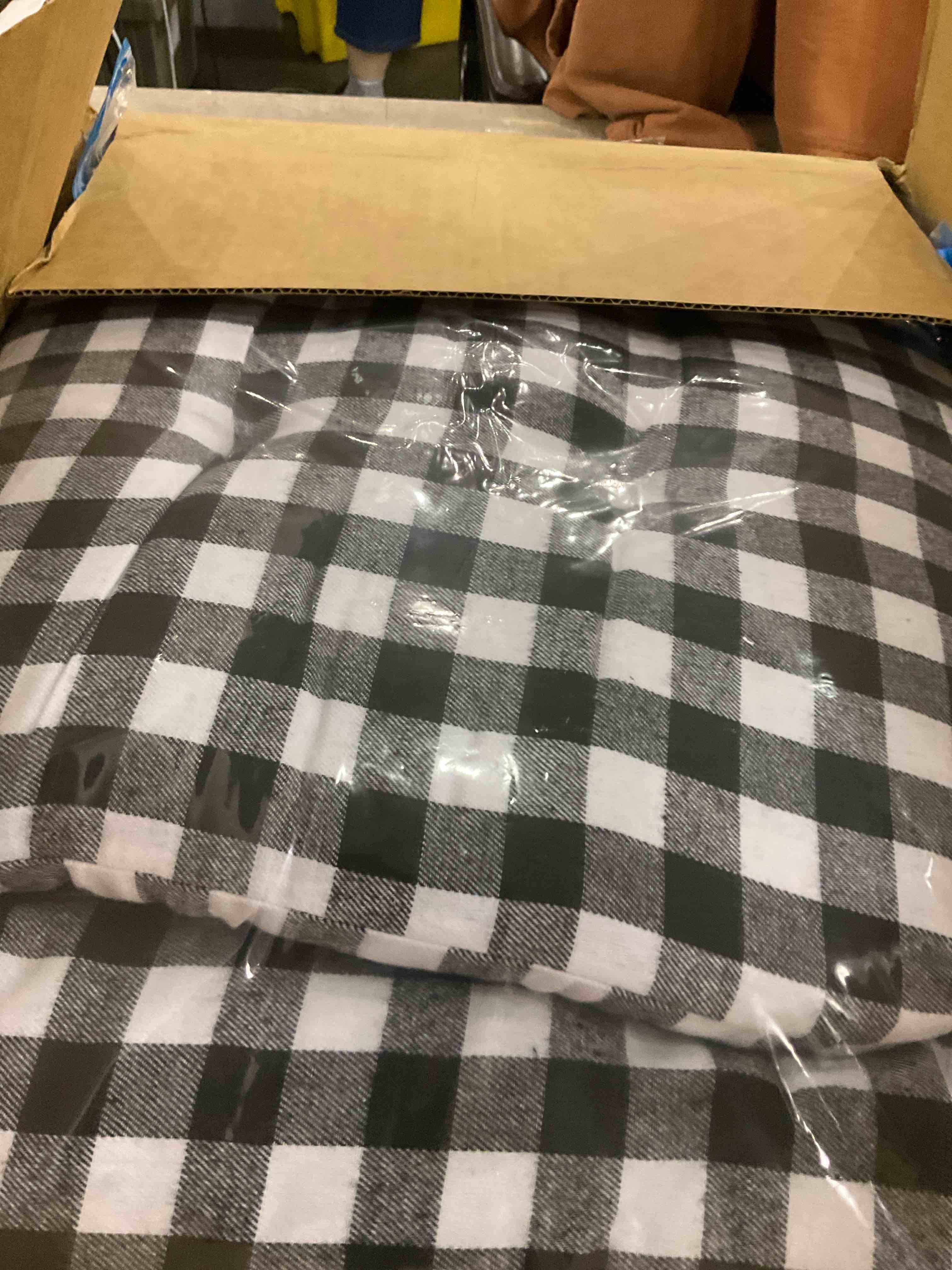 https://s3.amazonaws.com/lotting-images-prod/bidfta/PNK2449447_1749035252286.jpeg