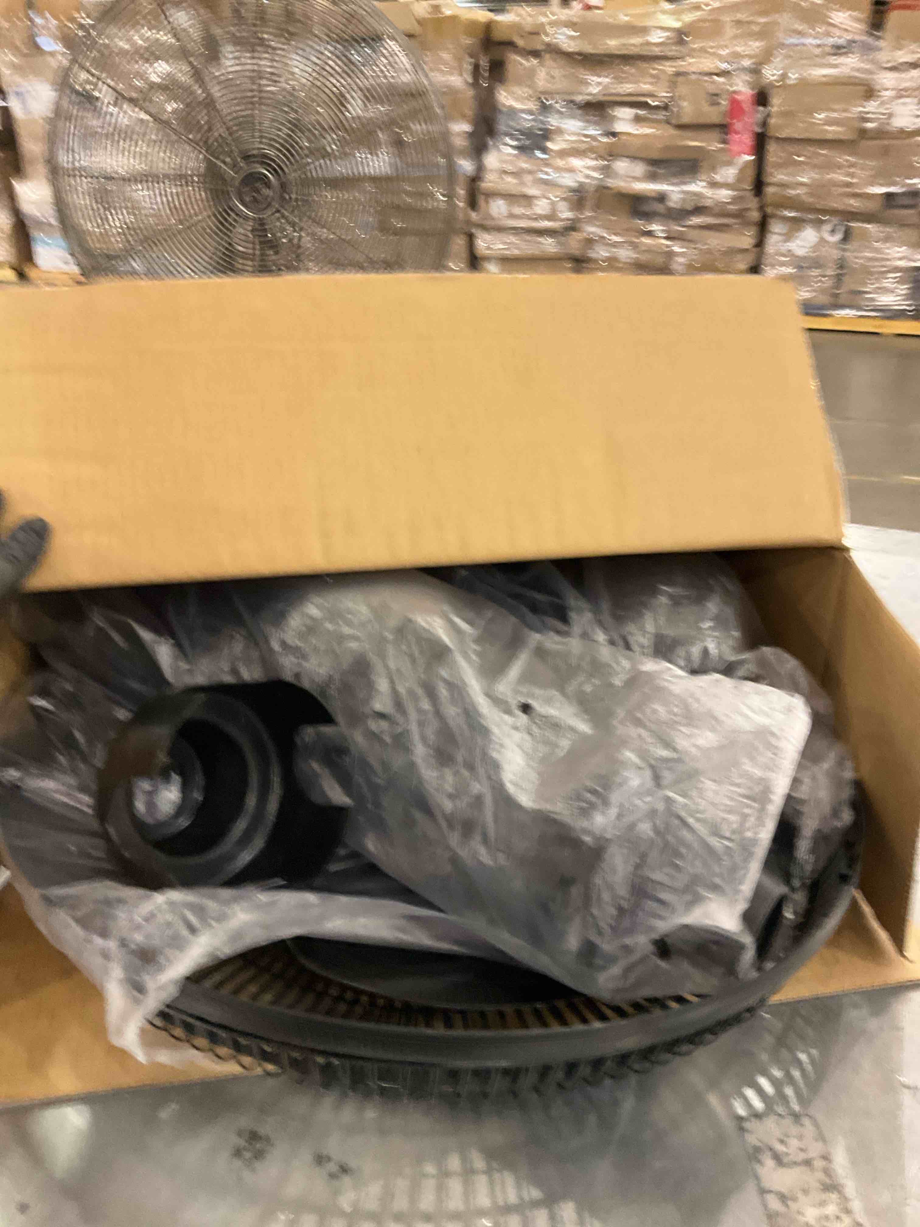 https://s3.amazonaws.com/lotting-images-prod/bidfta/PNK2450341_1749130248653.jpeg