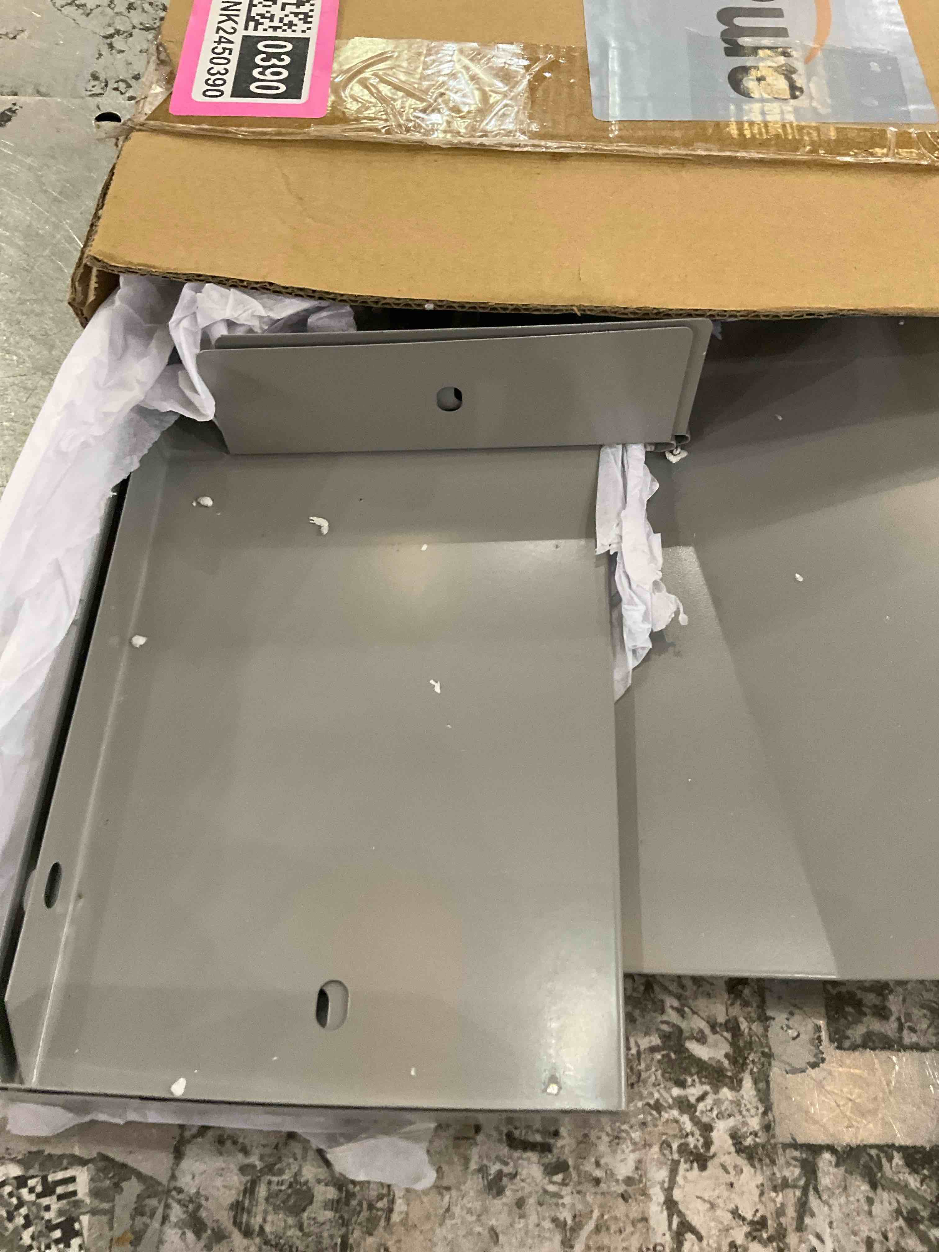 https://s3.amazonaws.com/lotting-images-prod/bidfta/PNK2450390_1749132330474.jpeg