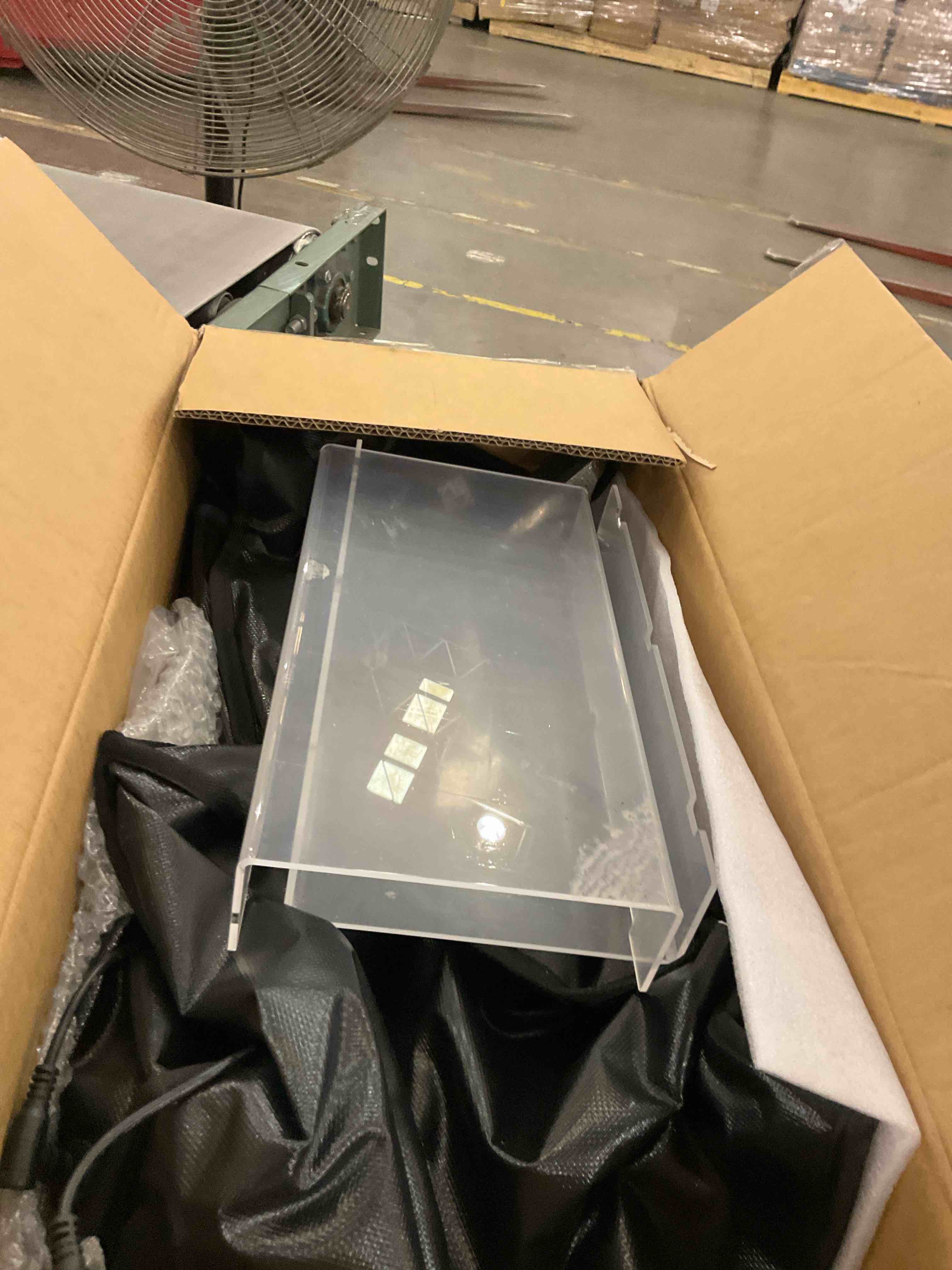 https://s3.amazonaws.com/lotting-images-prod/bidfta/PNK2450465_1749135040246.jpeg