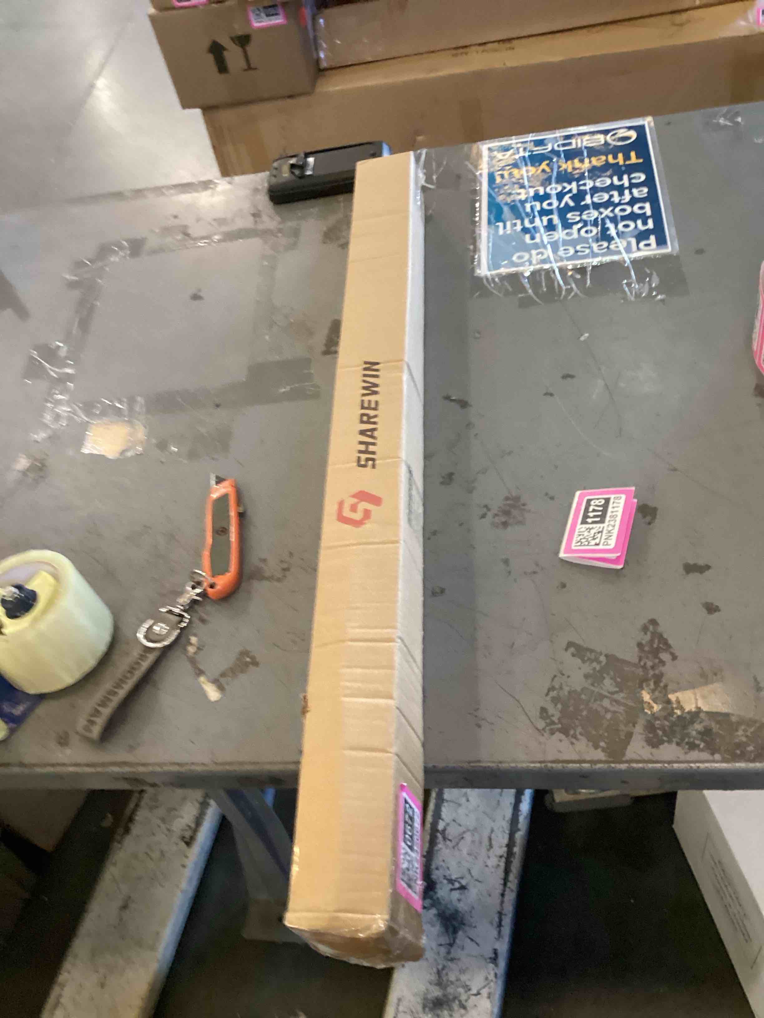https://s3.amazonaws.com/lotting-images-prod/bidfta/PNK2450672_1757345296432.jpeg