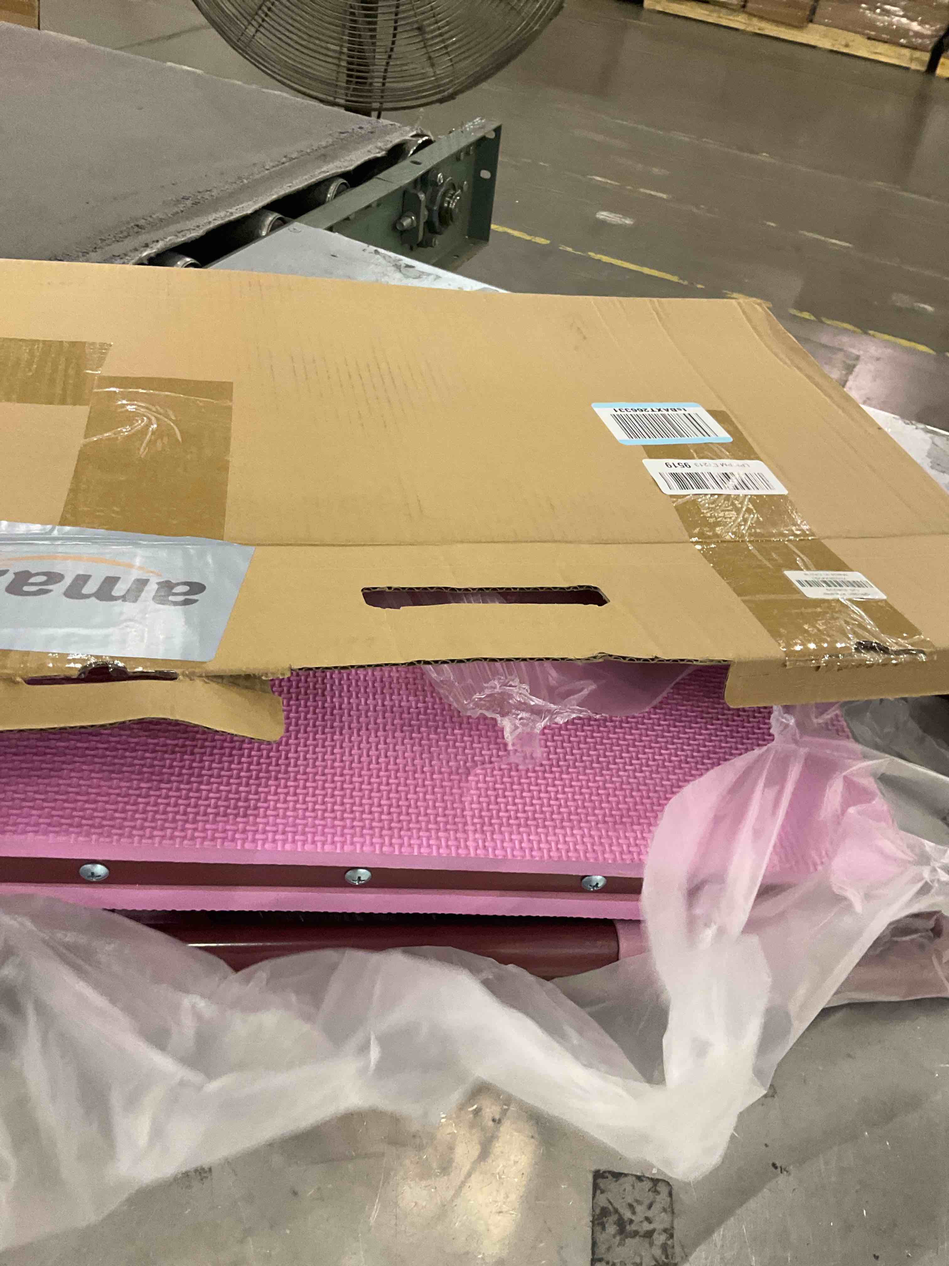 https://s3.amazonaws.com/lotting-images-prod/bidfta/PNK2450742_1749209175662.jpeg