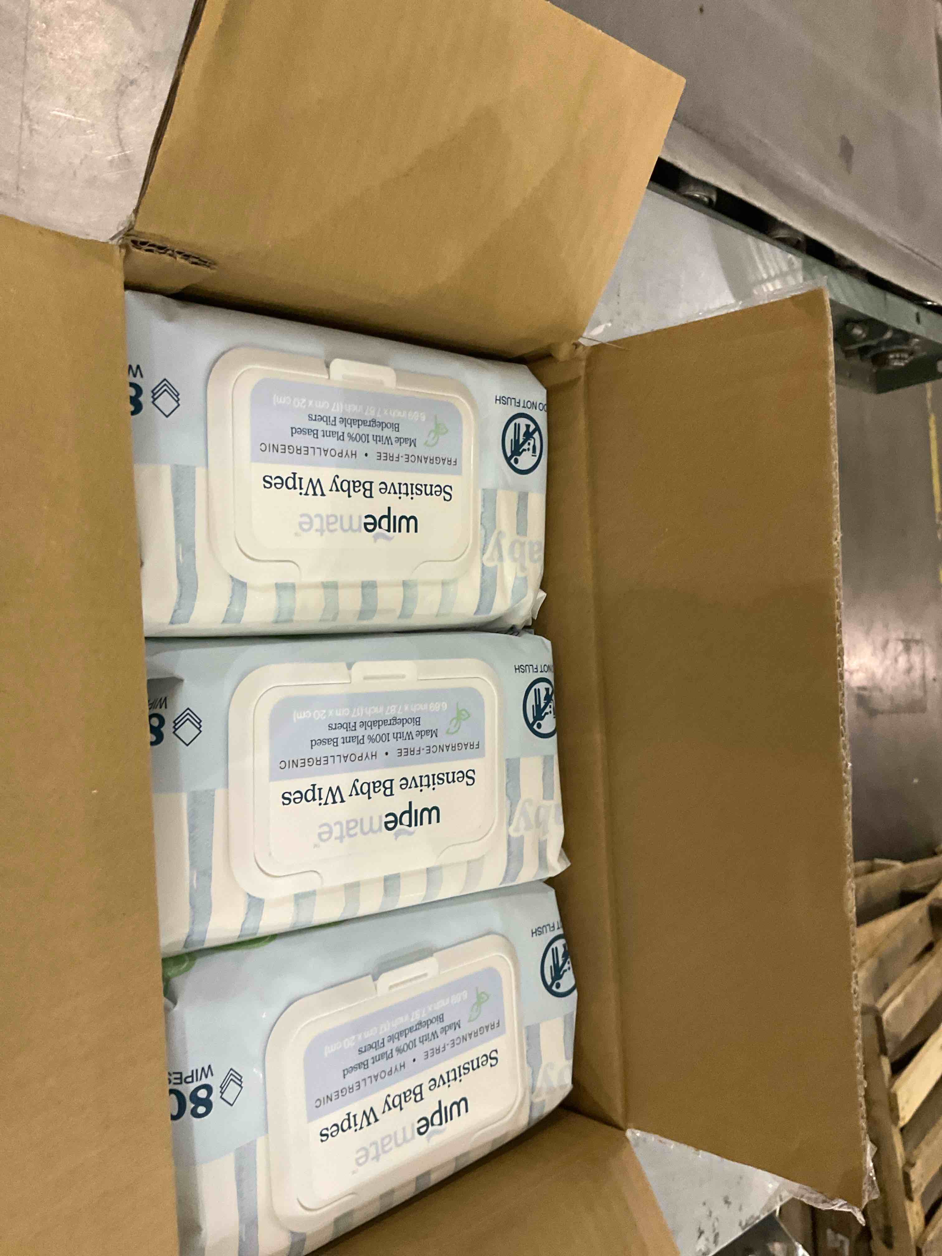 https://s3.amazonaws.com/lotting-images-prod/bidfta/PNK2451511_1749468250255.jpeg