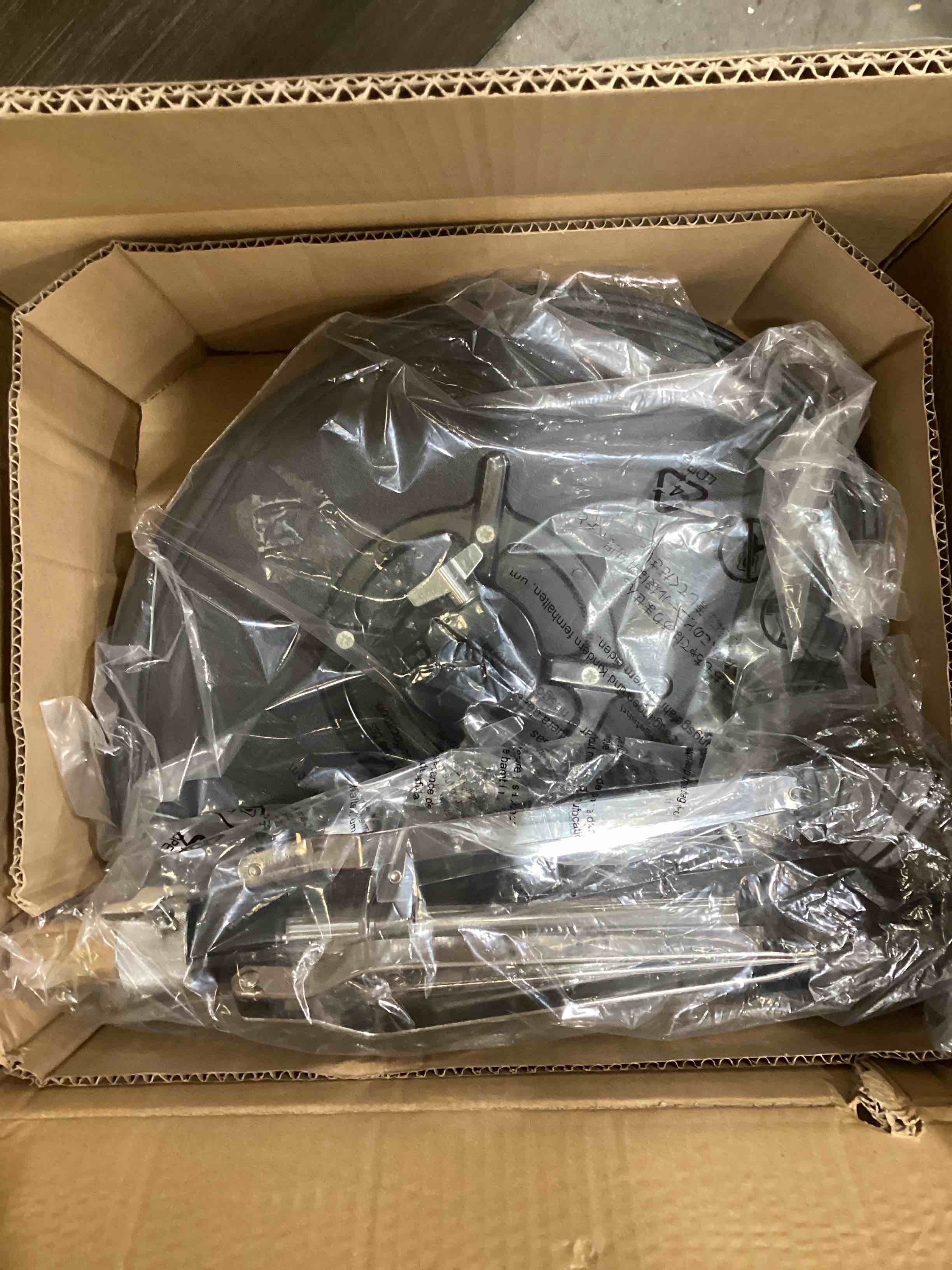 https://s3.amazonaws.com/lotting-images-prod/bidfta/PNK2452593_1755206174356.jpeg