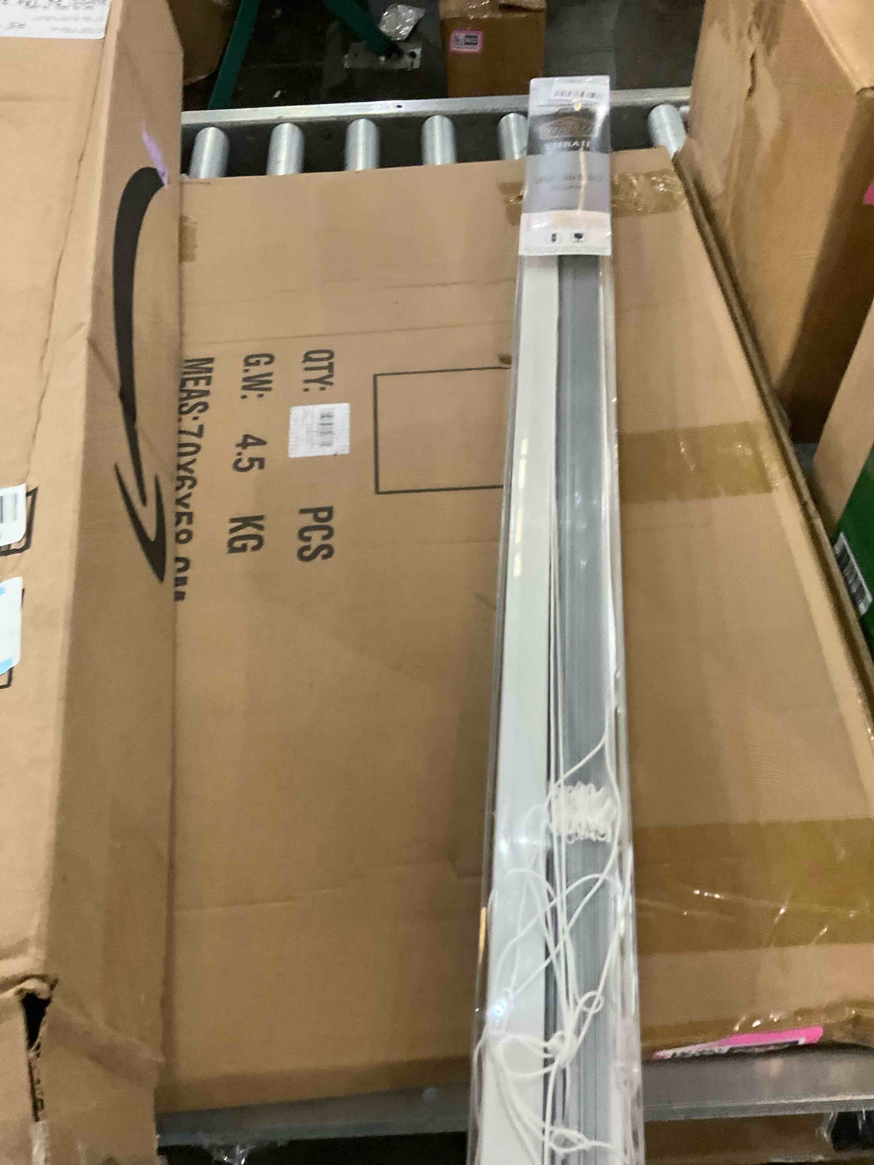 https://s3.amazonaws.com/lotting-images-prod/bidfta/PNK2453154_1749144603795.jpeg
