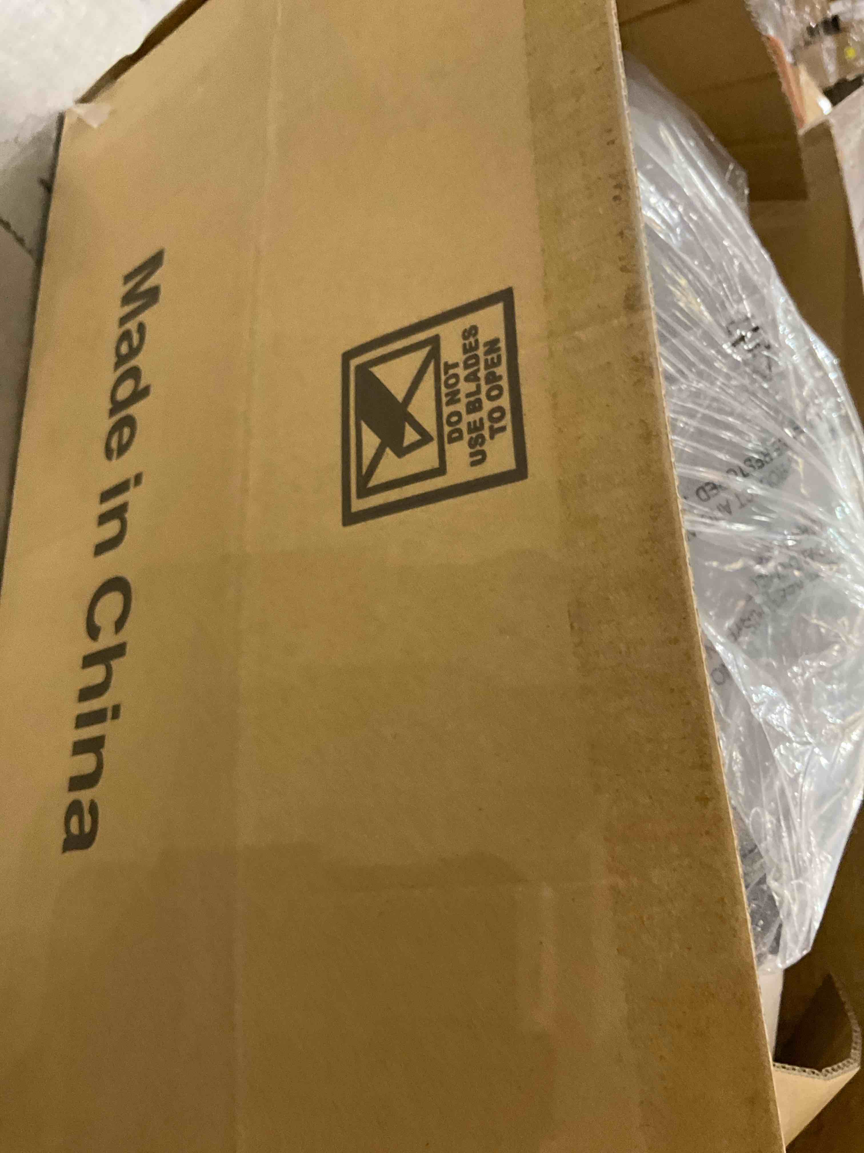 https://s3.amazonaws.com/lotting-images-prod/bidfta/PNK2453812_1749224051905.jpeg