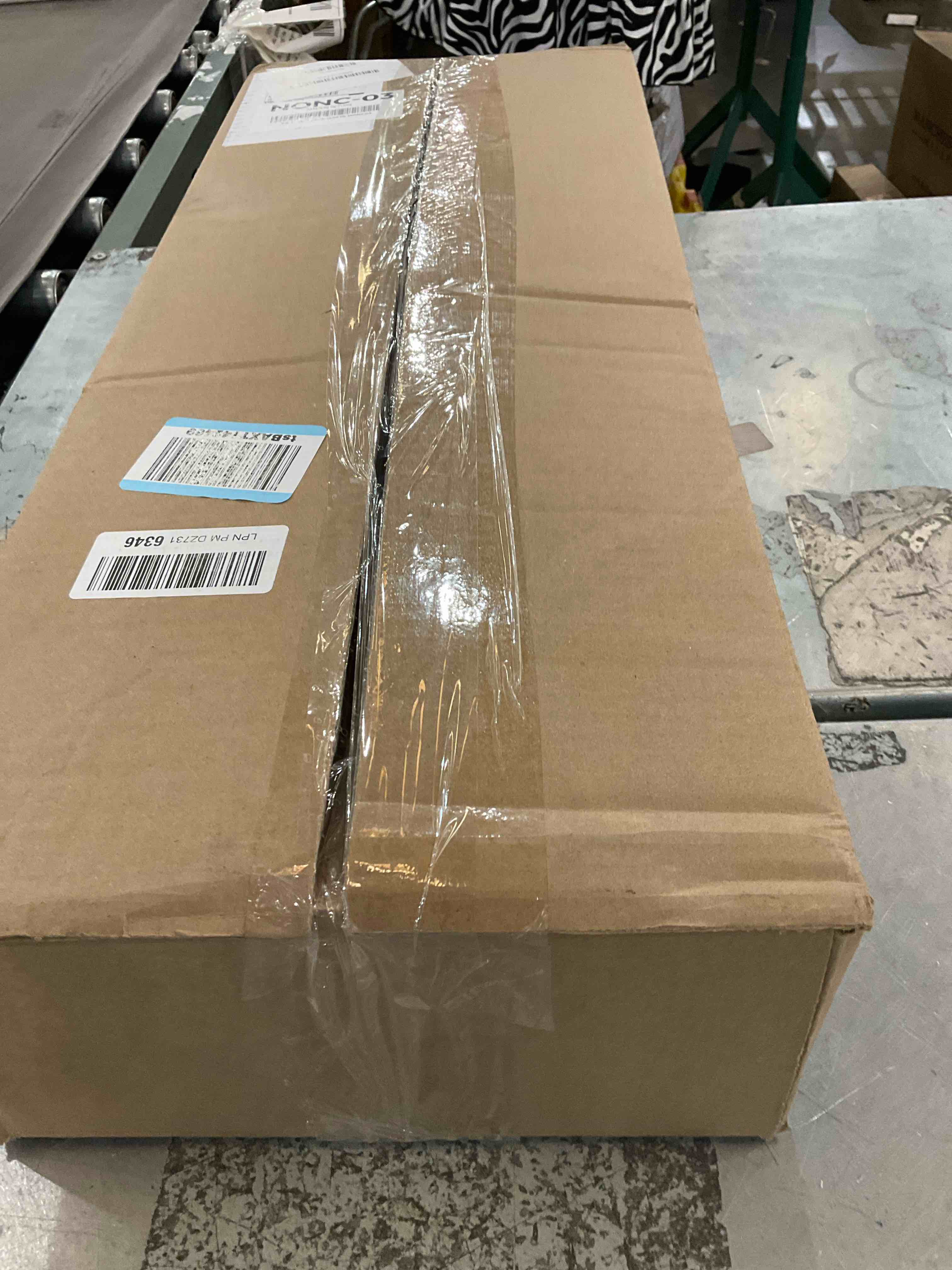 https://s3.amazonaws.com/lotting-images-prod/bidfta/PNK2453880_1749225321492.jpeg