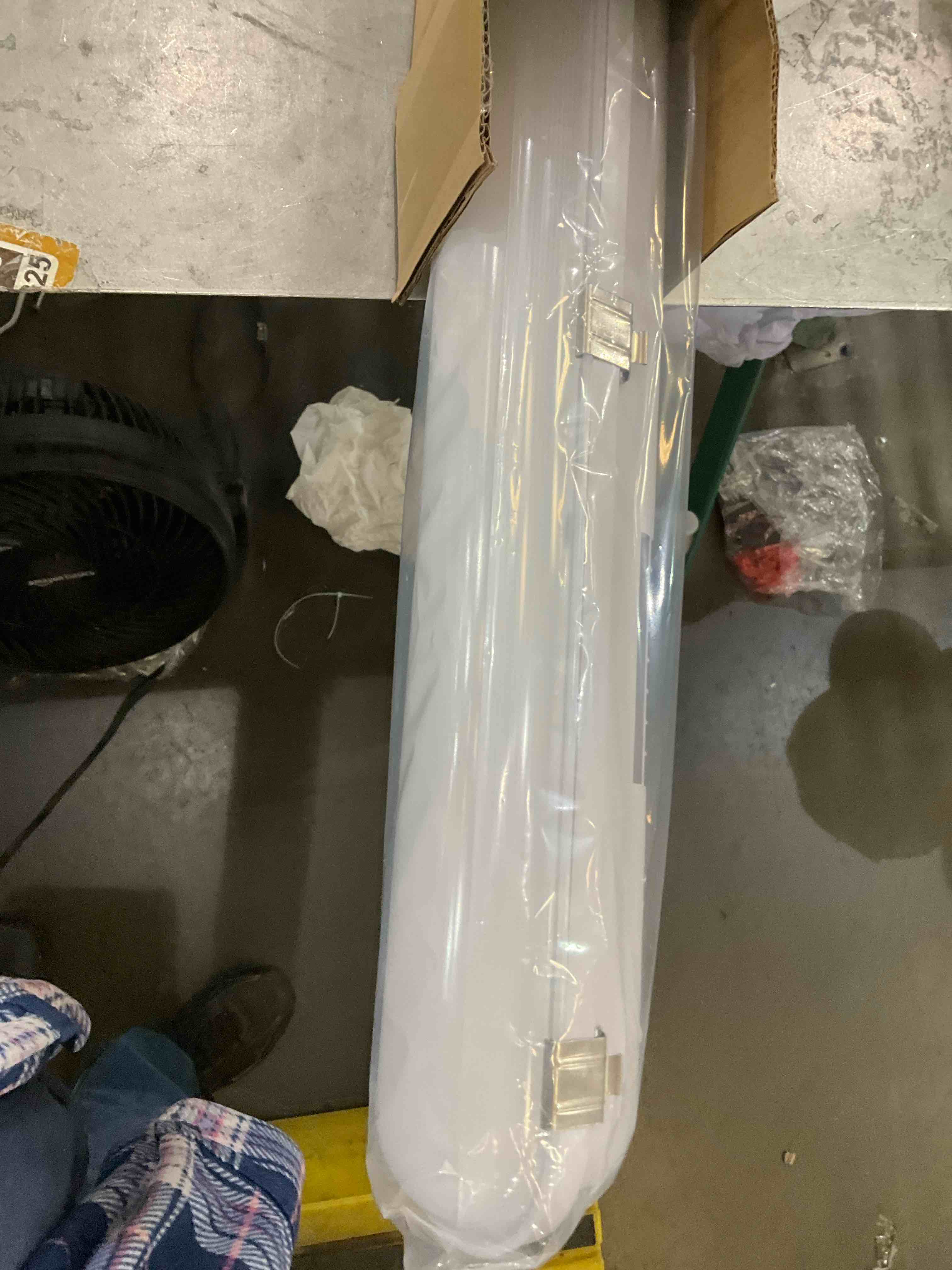 https://s3.amazonaws.com/lotting-images-prod/bidfta/PNK2454127_1749228897291.jpeg
