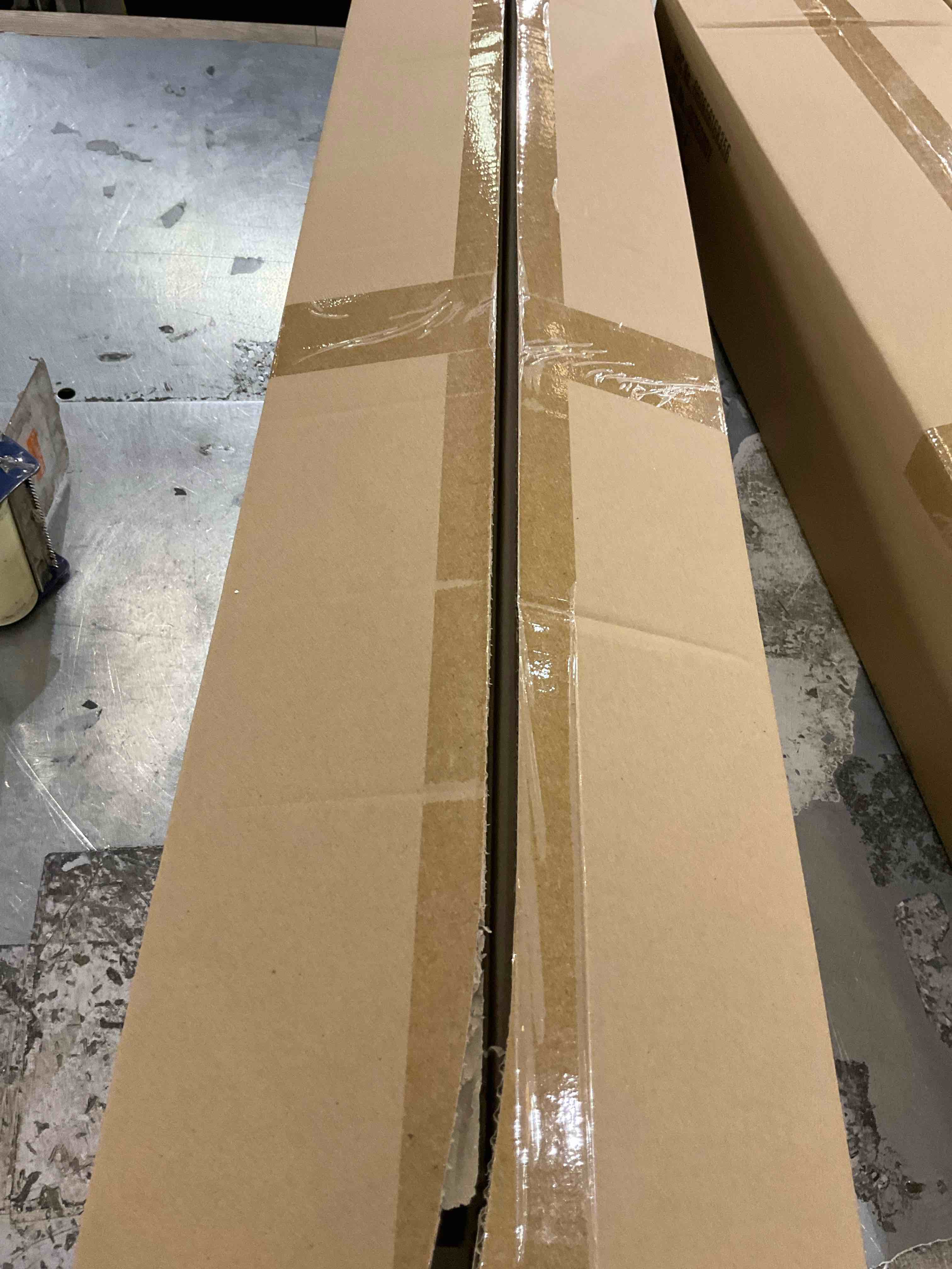 https://s3.amazonaws.com/lotting-images-prod/bidfta/PNK2454657_1749476661305.jpeg