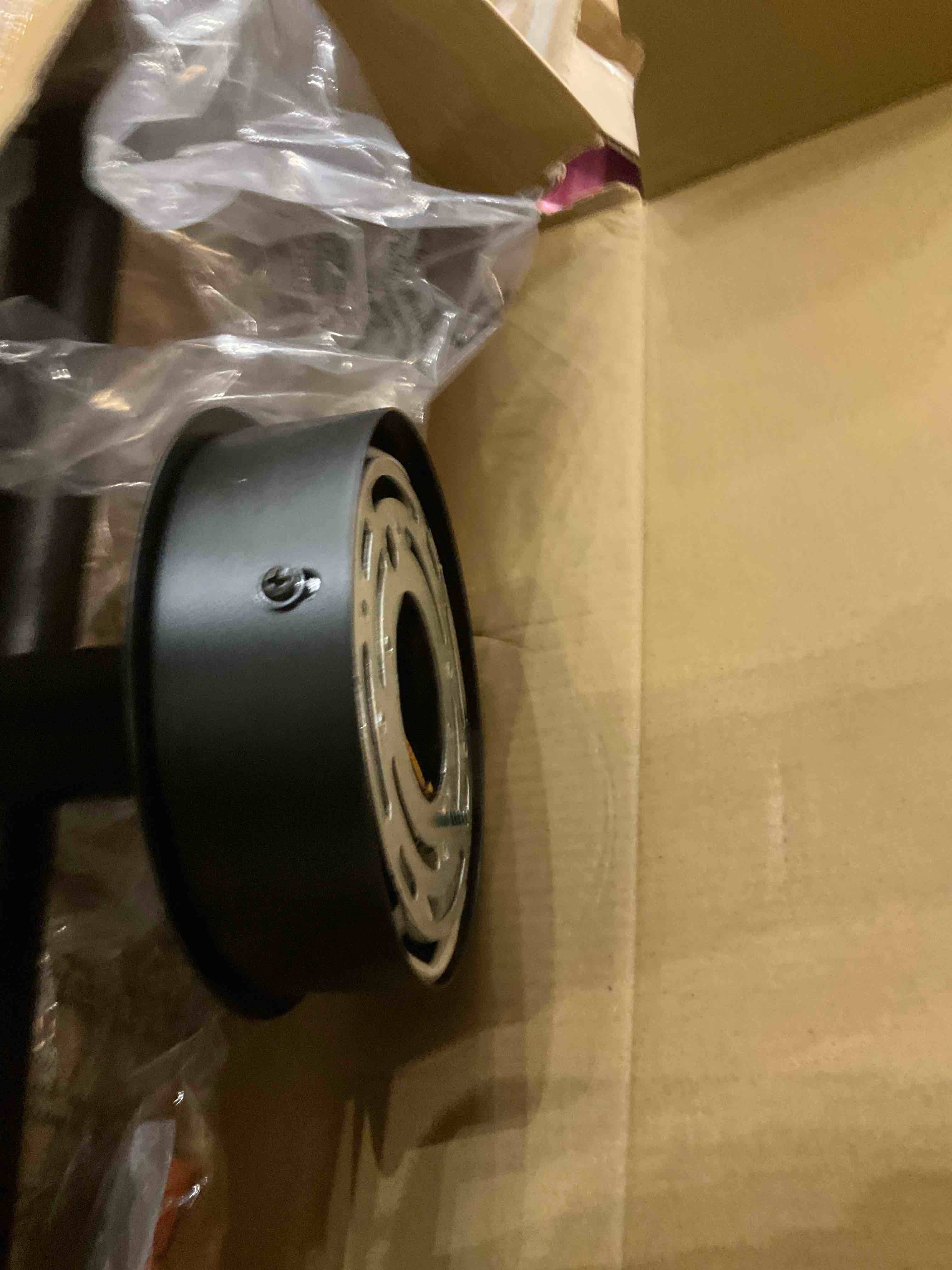 https://s3.amazonaws.com/lotting-images-prod/bidfta/PNK2457480_1749581734272.jpeg