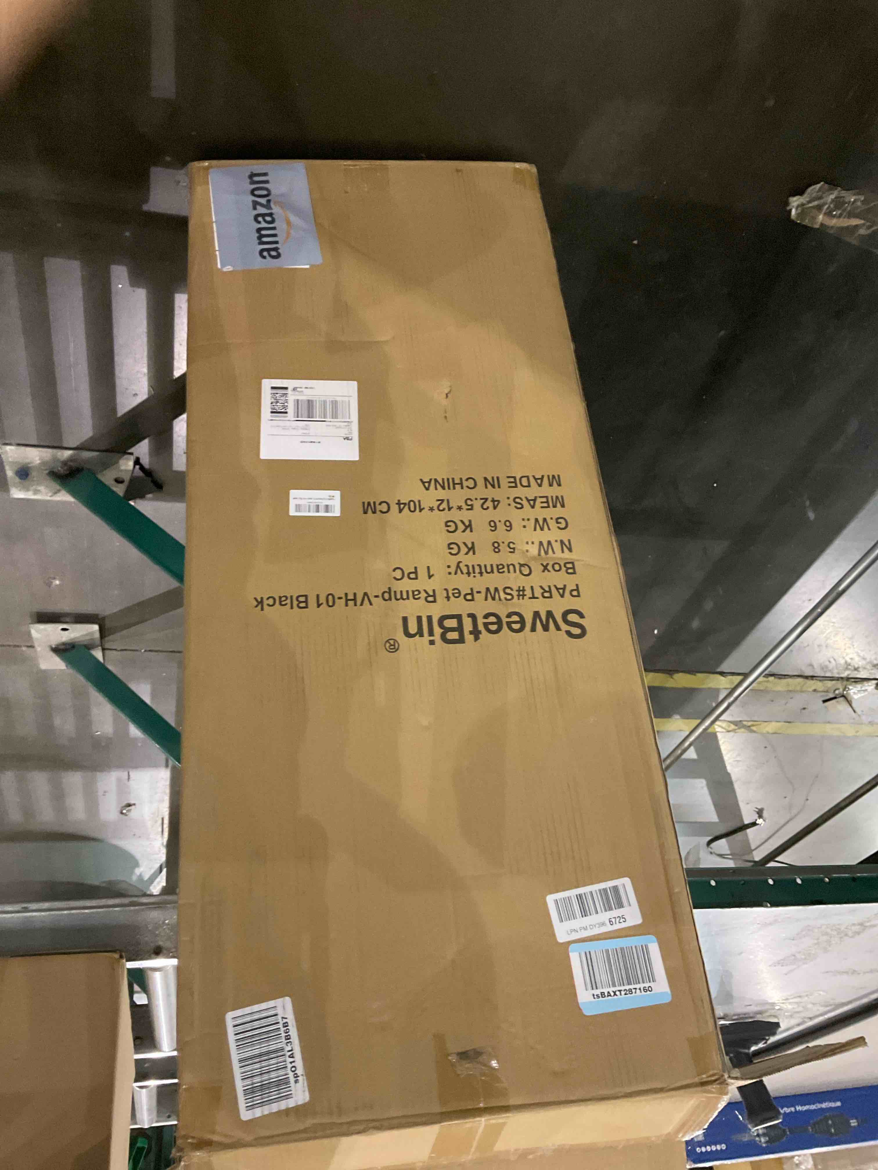 https://s3.amazonaws.com/lotting-images-prod/bidfta/PNK2458240_1749209741723.jpeg