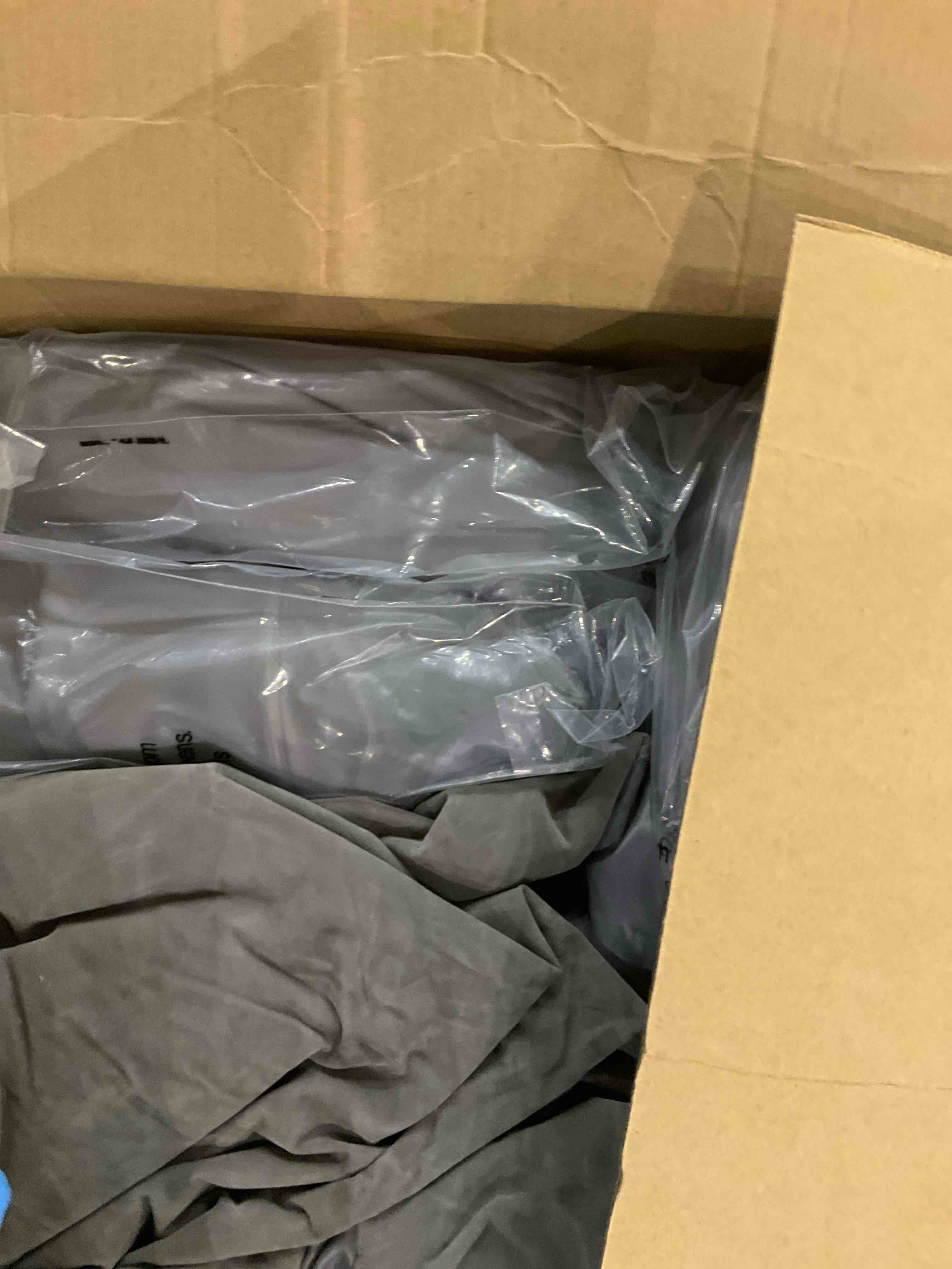 https://s3.amazonaws.com/lotting-images-prod/bidfta/PNK2458330_1749210827768.jpeg