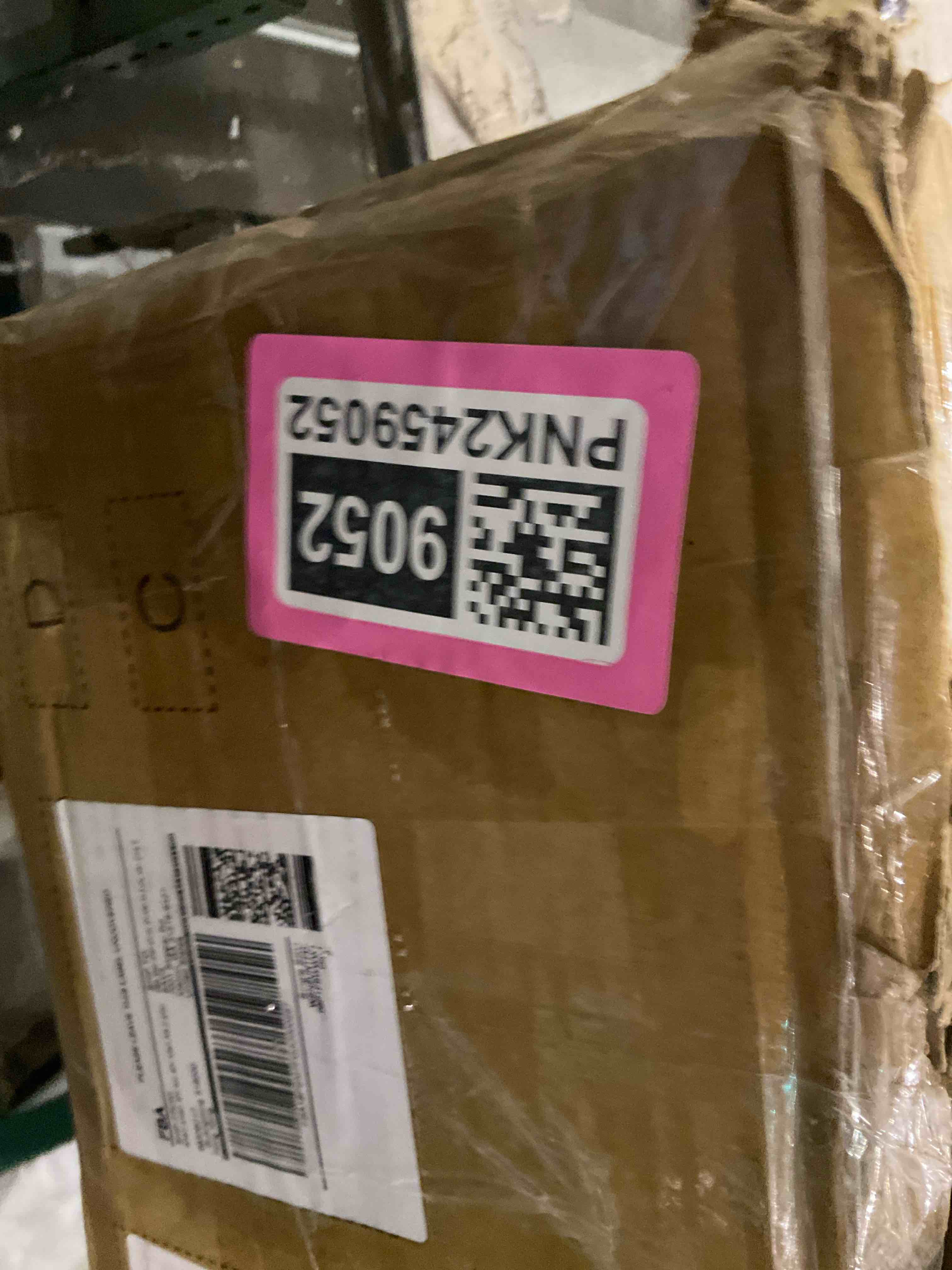 https://s3.amazonaws.com/lotting-images-prod/bidfta/PNK2459052_1749469863668.jpeg