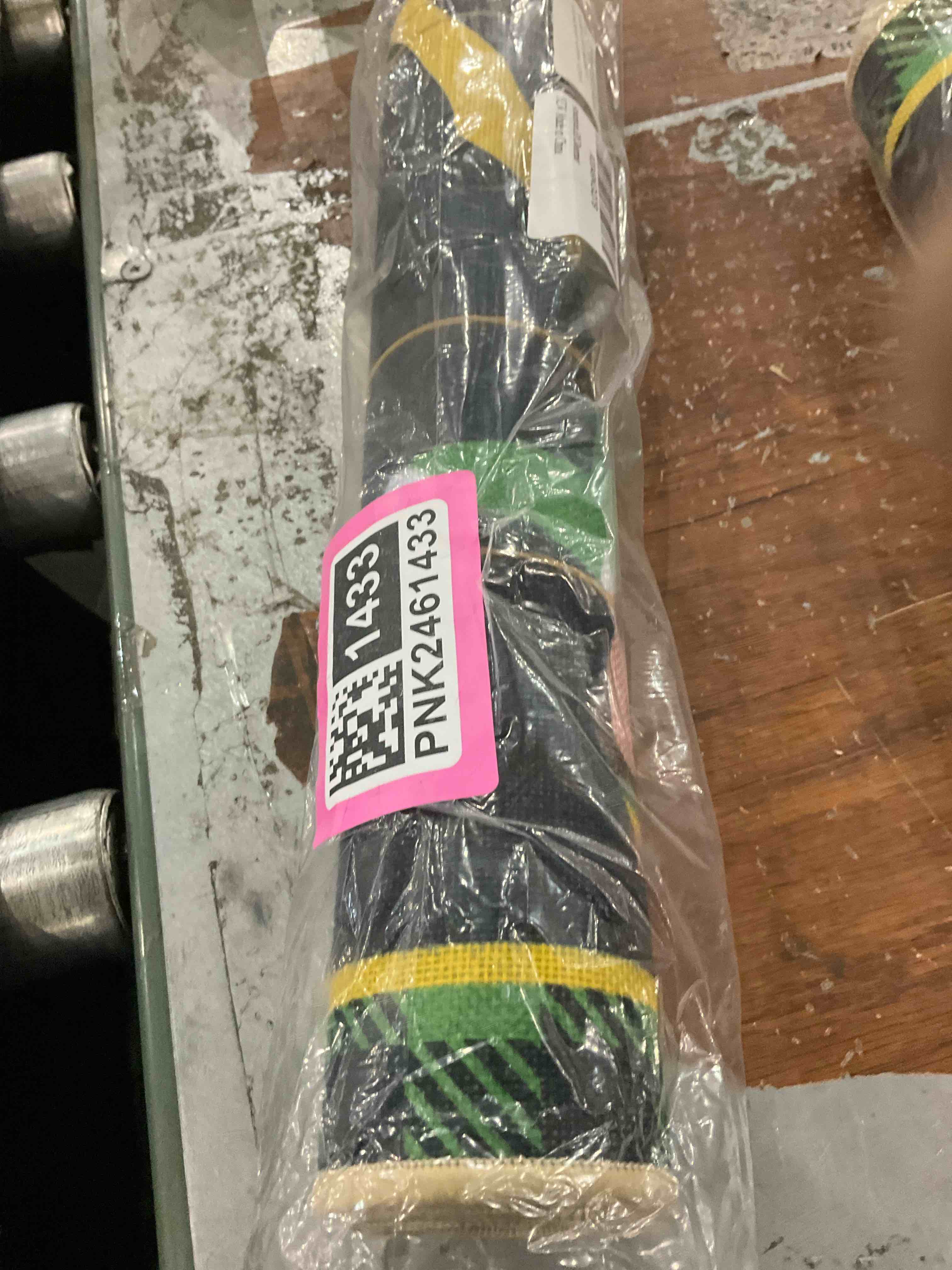 https://s3.amazonaws.com/lotting-images-prod/bidfta/PNK2461428_1749495508540.jpeg