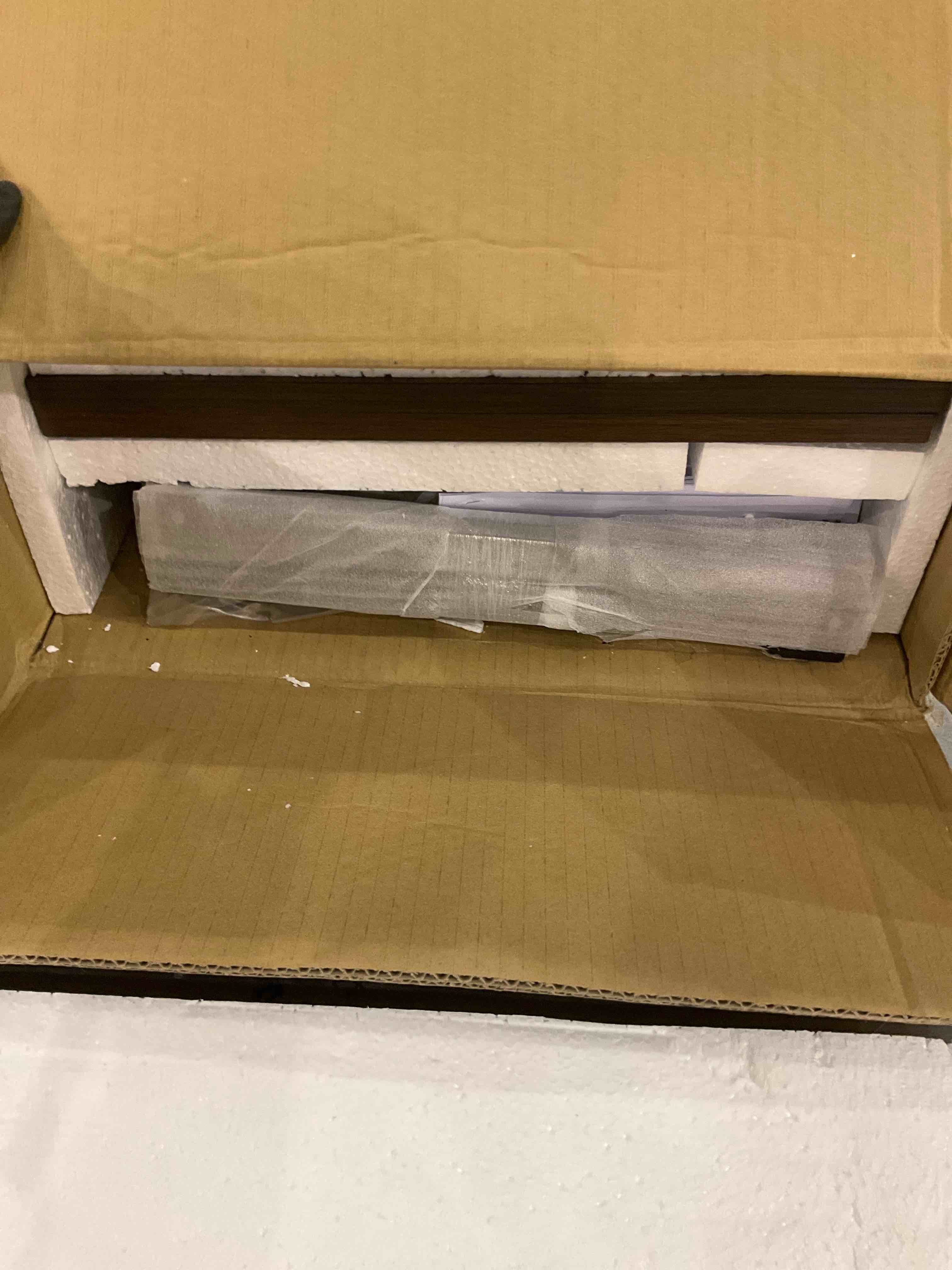 https://s3.amazonaws.com/lotting-images-prod/bidfta/PNK2461489_1749495980721.jpeg