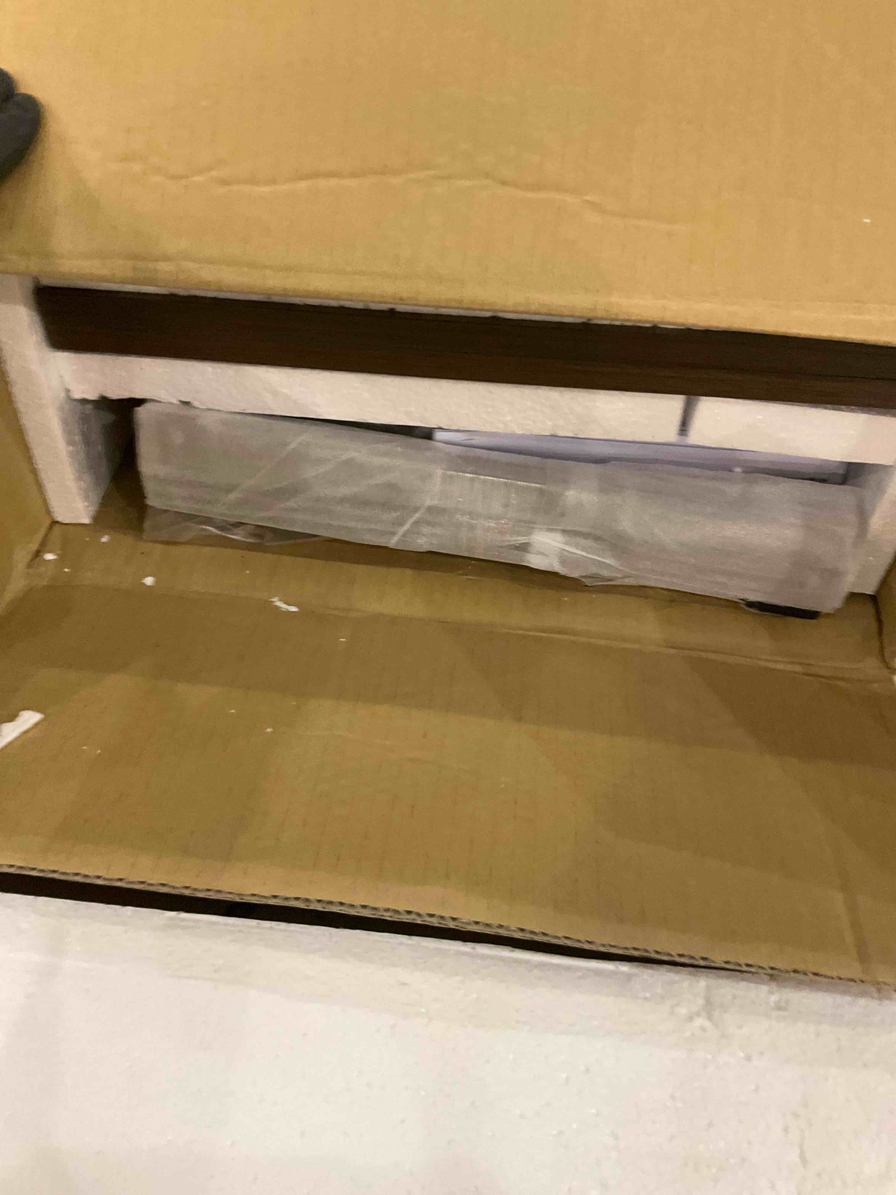 https://s3.amazonaws.com/lotting-images-prod/bidfta/PNK2461489_1749495981988.jpeg