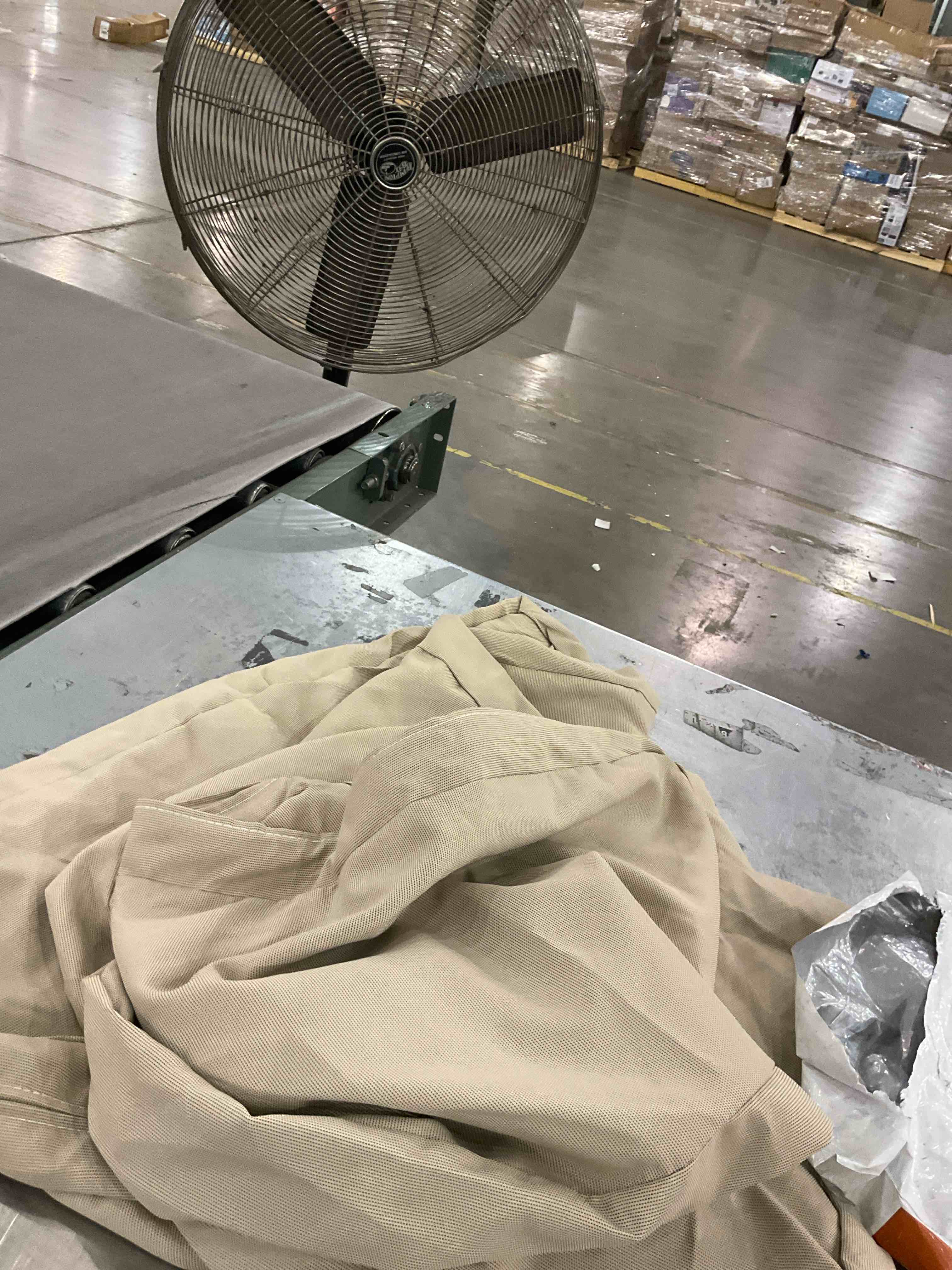 https://s3.amazonaws.com/lotting-images-prod/bidfta/PNK2461802_1749555838124.jpeg