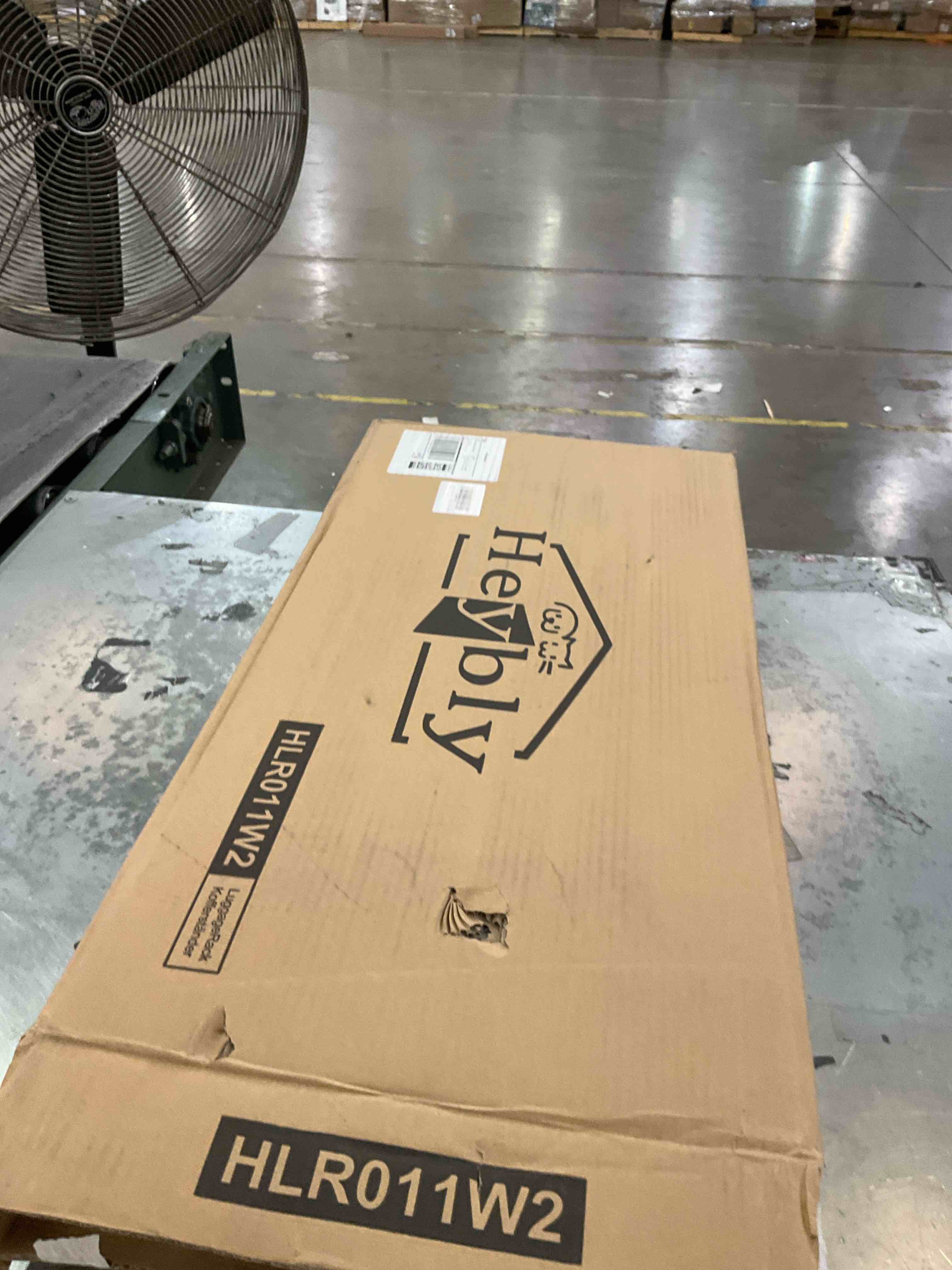 https://s3.amazonaws.com/lotting-images-prod/bidfta/PNK2462079_1749569831329.jpeg