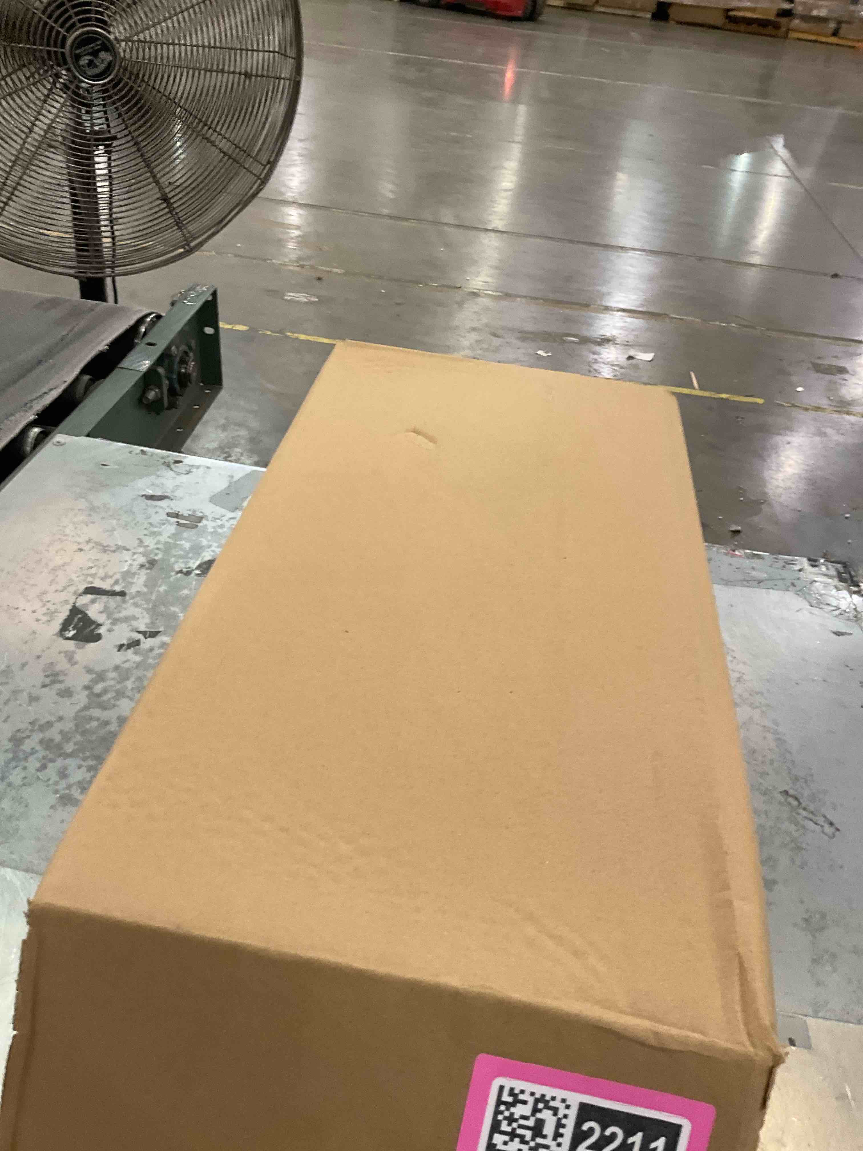 https://s3.amazonaws.com/lotting-images-prod/bidfta/PNK2462211_1749570854735.jpeg