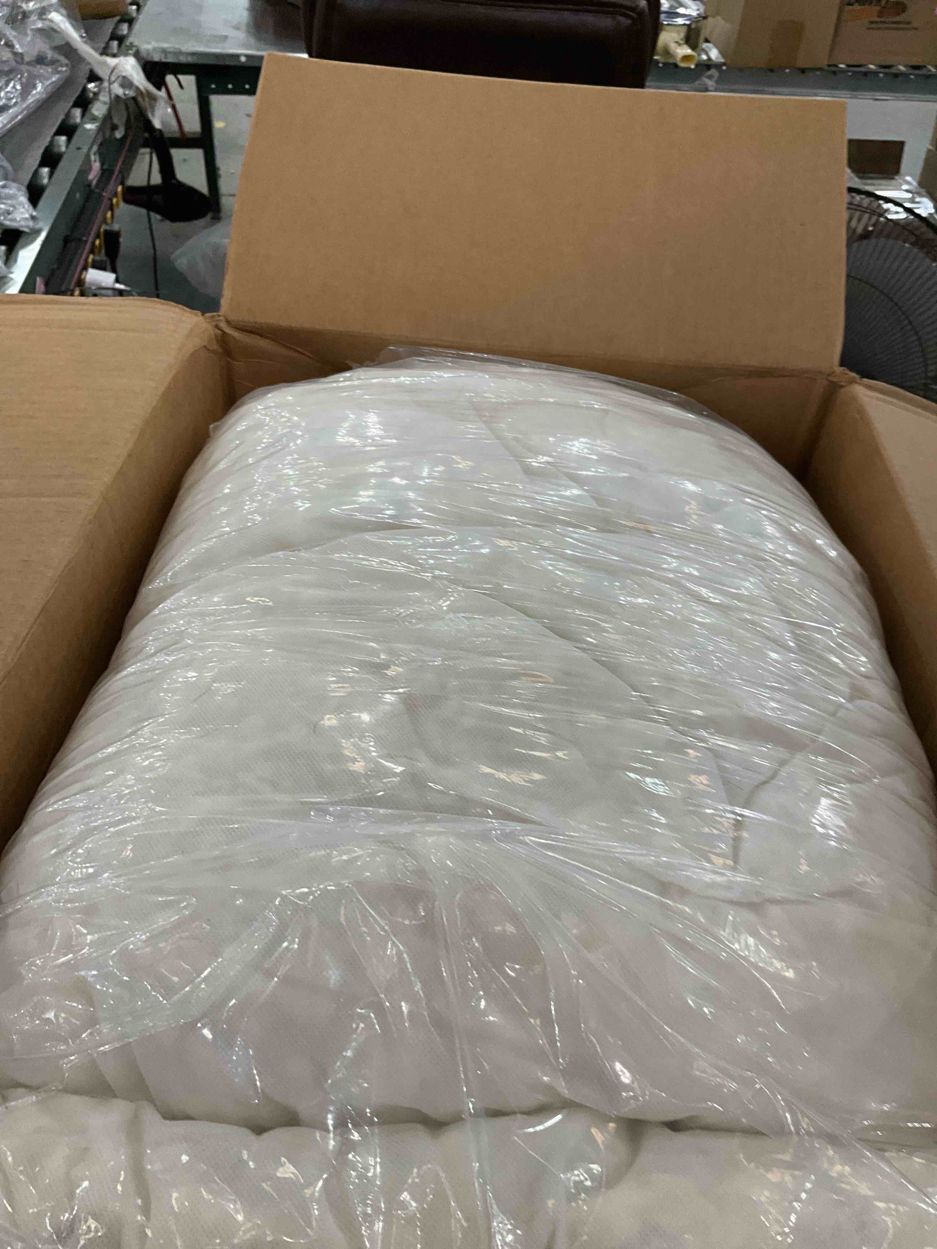 https://s3.amazonaws.com/lotting-images-prod/bidfta/PNK2462215_1749573872410.jpeg