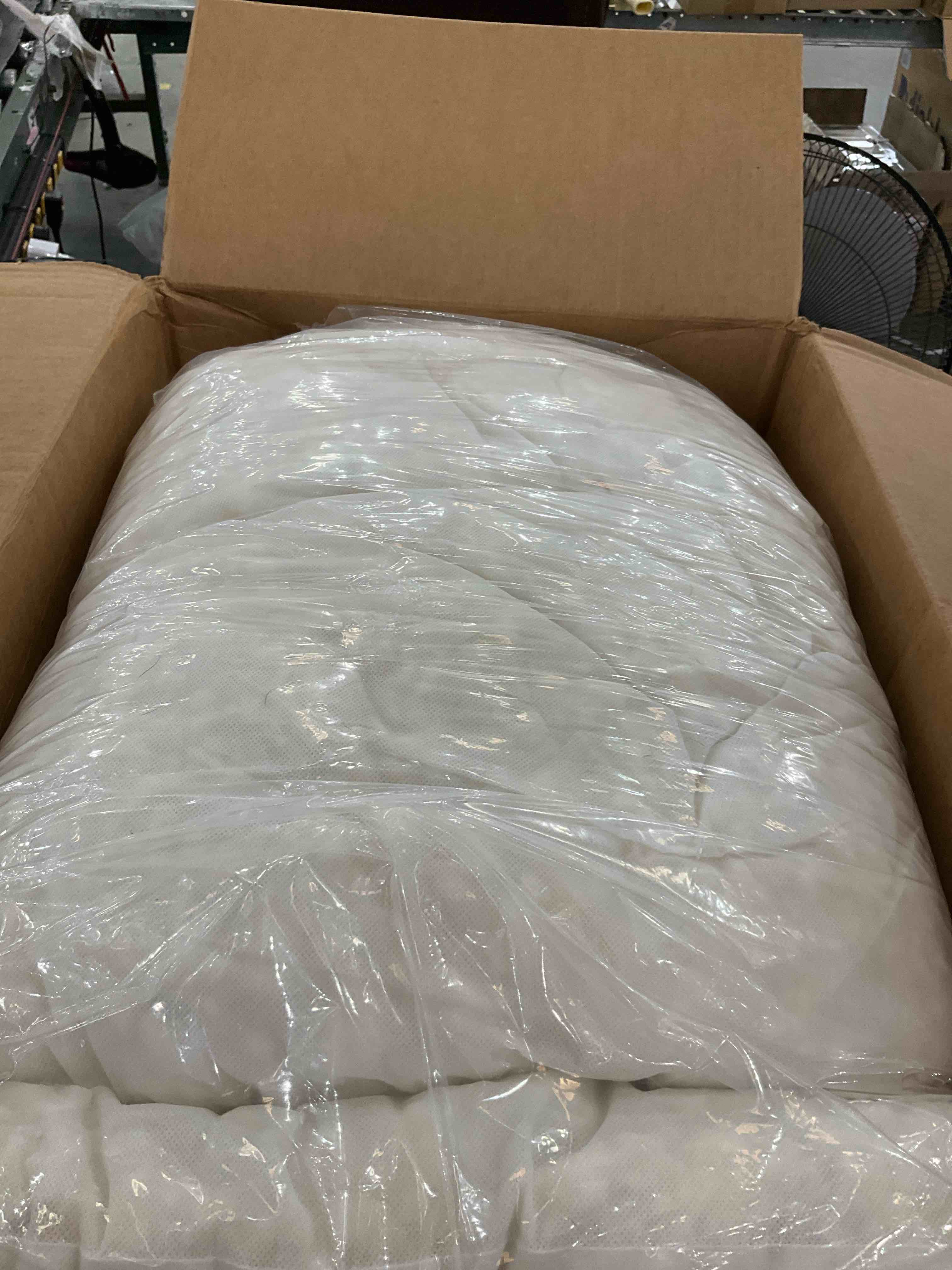 https://s3.amazonaws.com/lotting-images-prod/bidfta/PNK2462215_1749573873395.jpeg