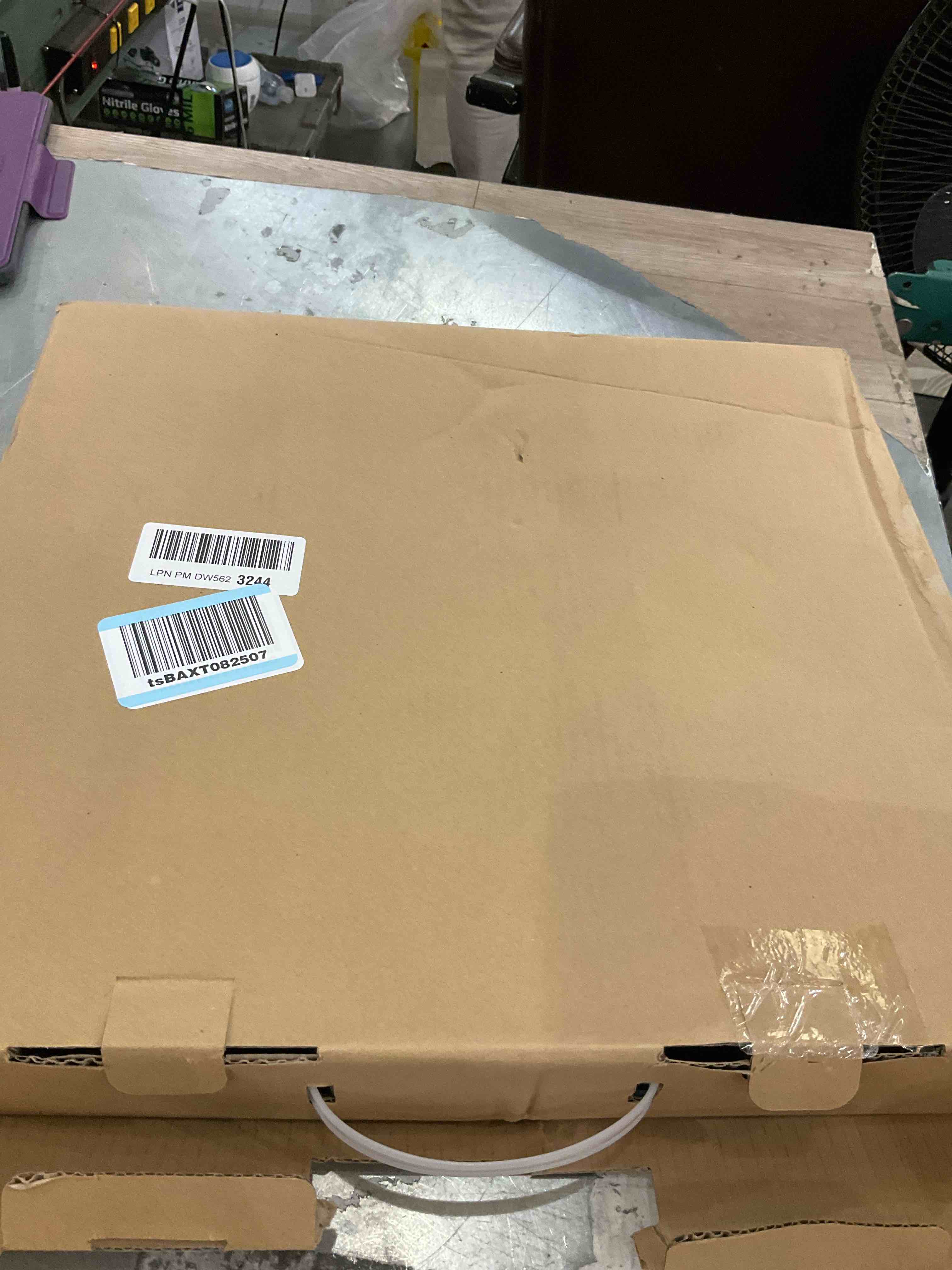 https://s3.amazonaws.com/lotting-images-prod/bidfta/PNK2462471_1749579849674.jpeg