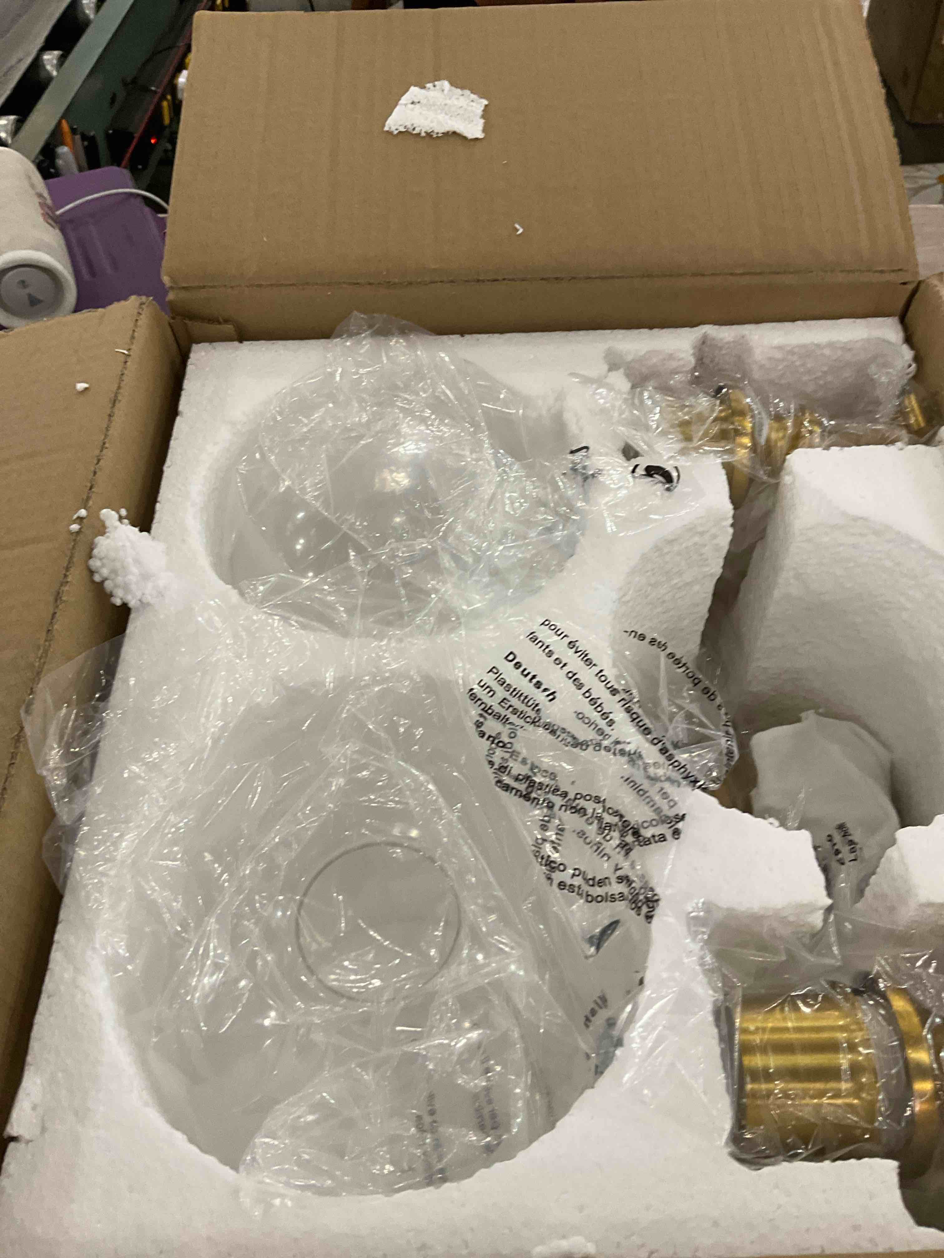 https://s3.amazonaws.com/lotting-images-prod/bidfta/PNK2462785_1749650525718.jpeg